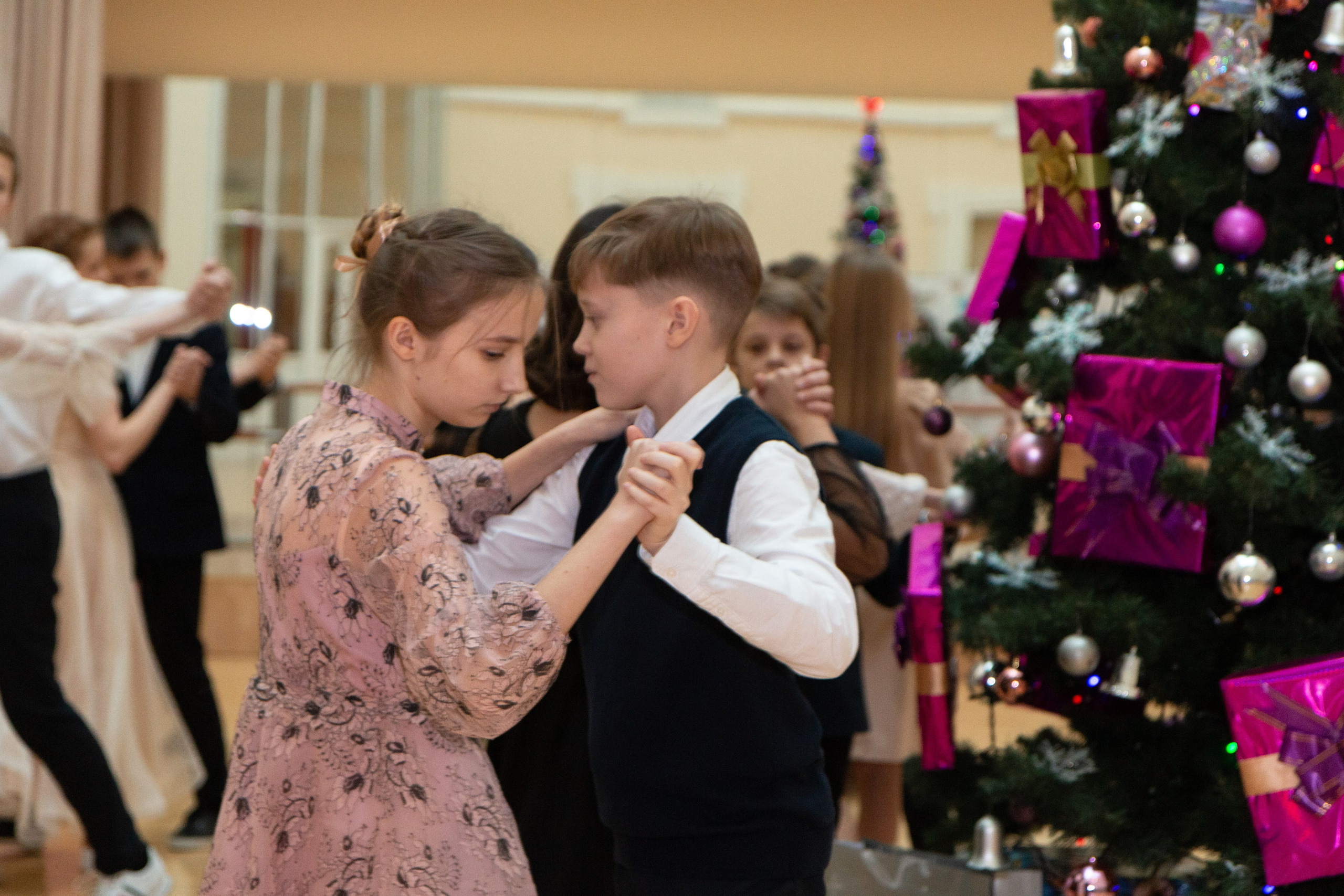 Съёмка в 9 гимназии города Екатеринбург. Предметный и репортажный фотограф Алексей Кротов