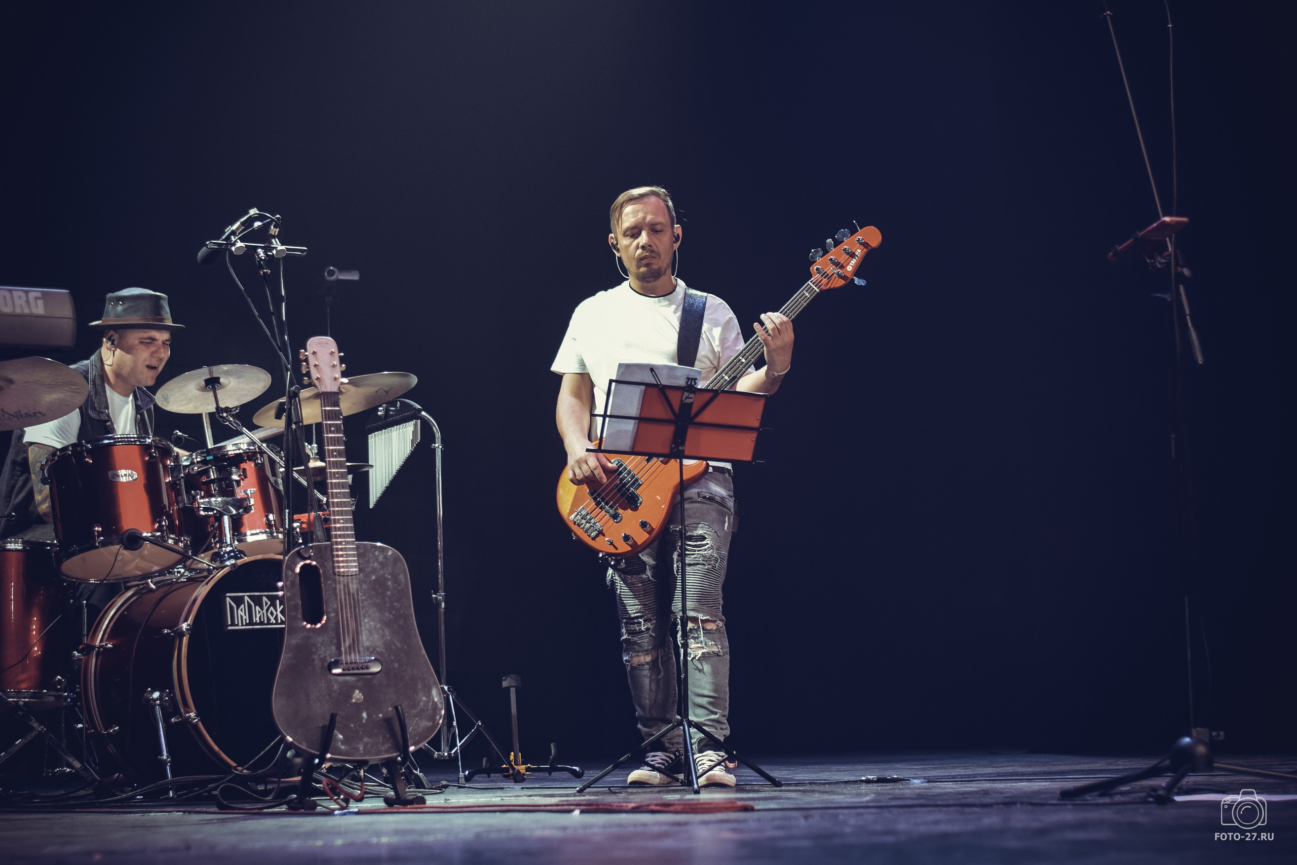 Антон Курдюмов фотограф в Хабаровске Рина Курдюмова фото27 foto27 Антон Дорофеев репортажный репортаж документалист Тони и Рина фотосоздатели ПаПаРоК Философия и любовь сольный концерт ОДОРА Хабаровск