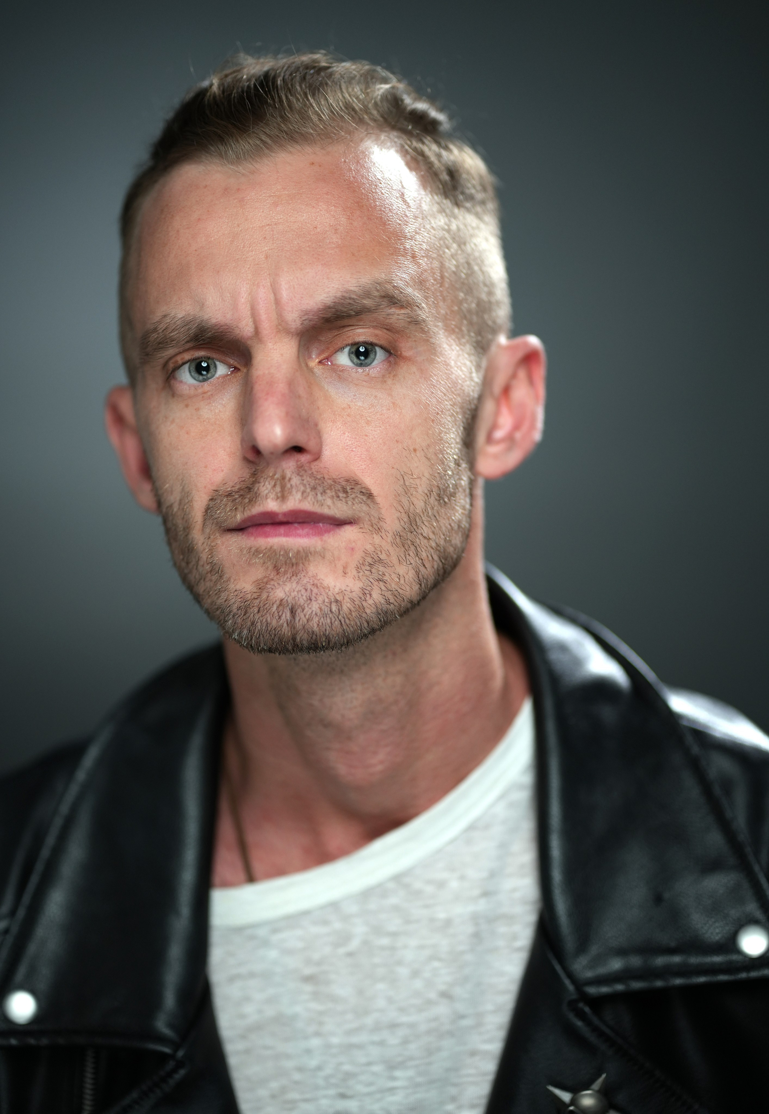 Актёр Сергей Урваев. Портретная съемка в Москве, студийный фотограф Игорь Фомин