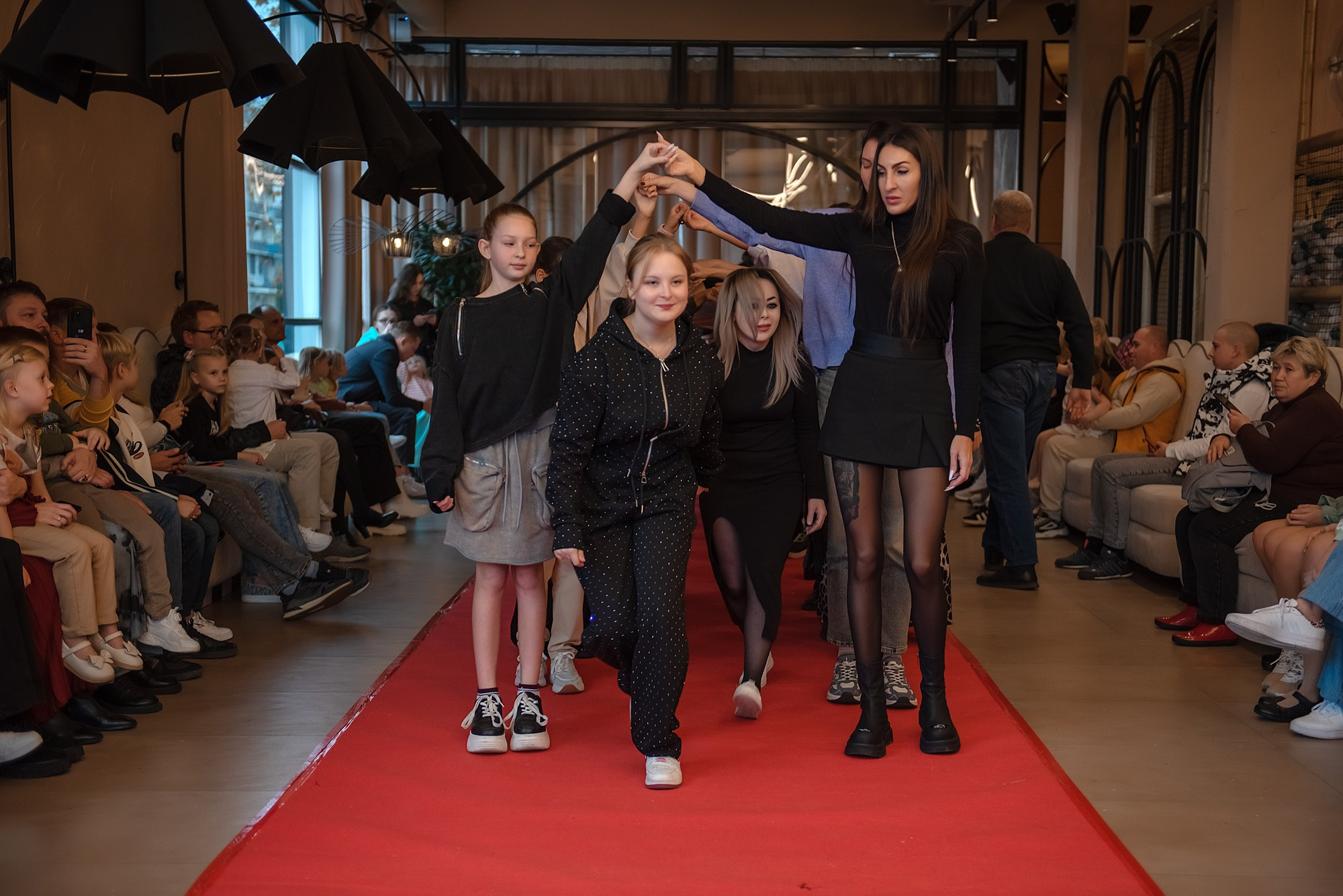 HAPPYkids дефиле в день мамы. Семейный и коммерческий фотограф в Сочи Александр Бодунов