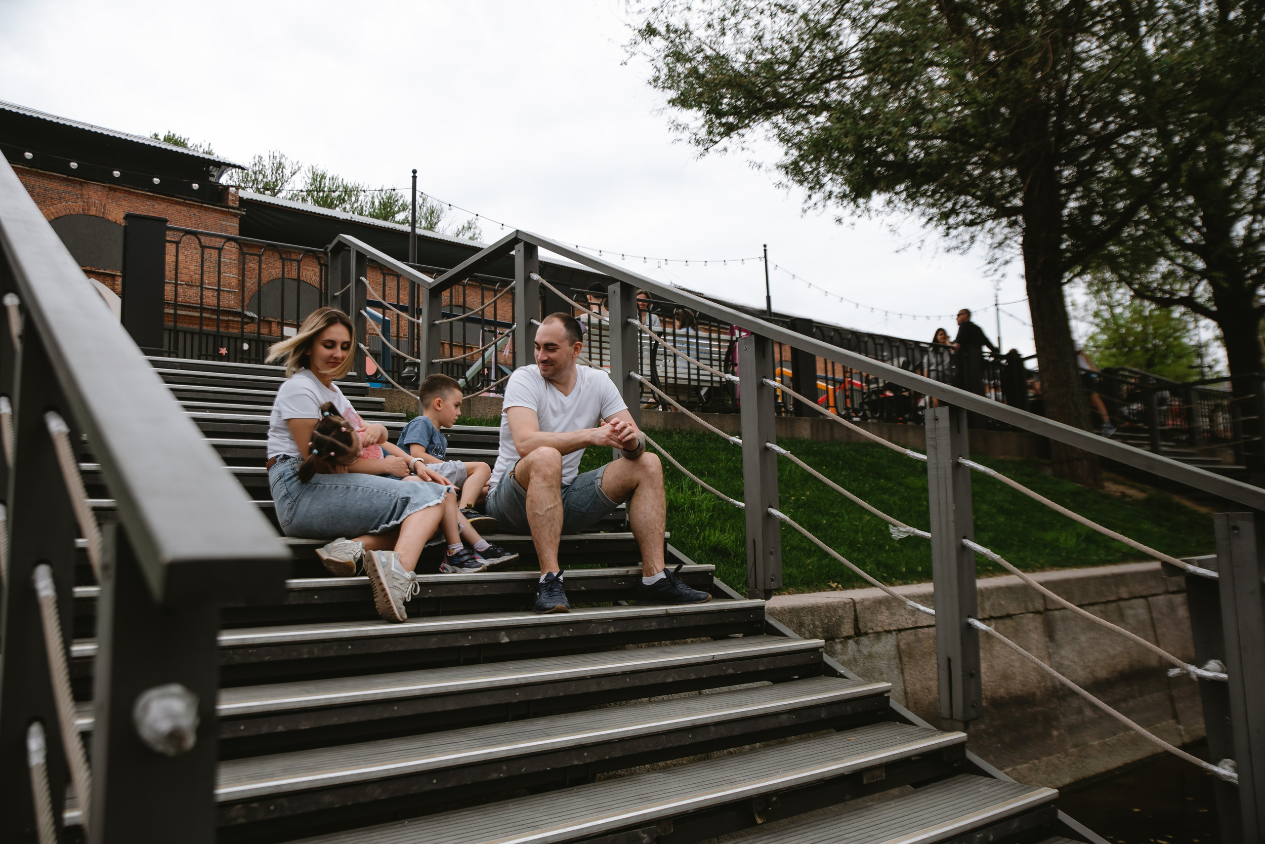 Уличная семейная фотосессия. Фотограф Ксения Осипян