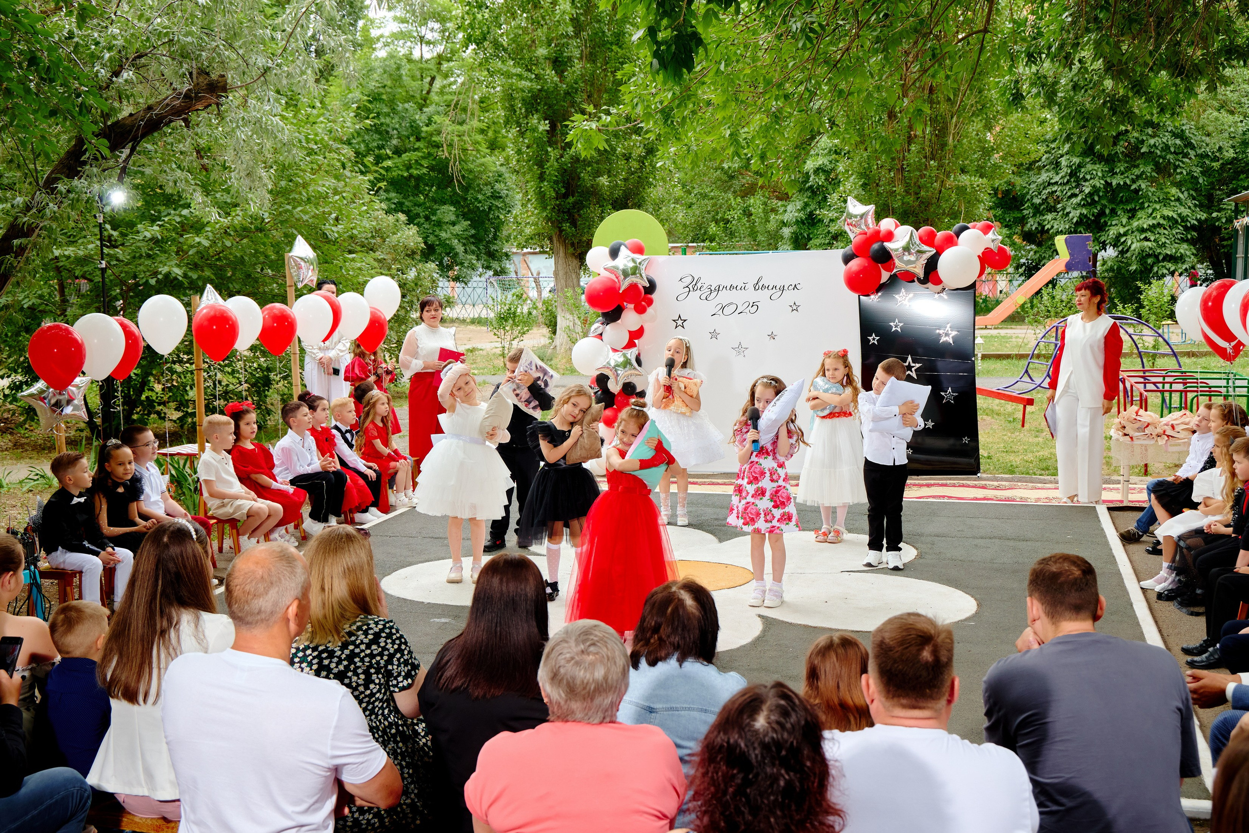 Выпускной 45 сад. Фотограф Выпускные альбомы Таганрог Сергей Коробченко
