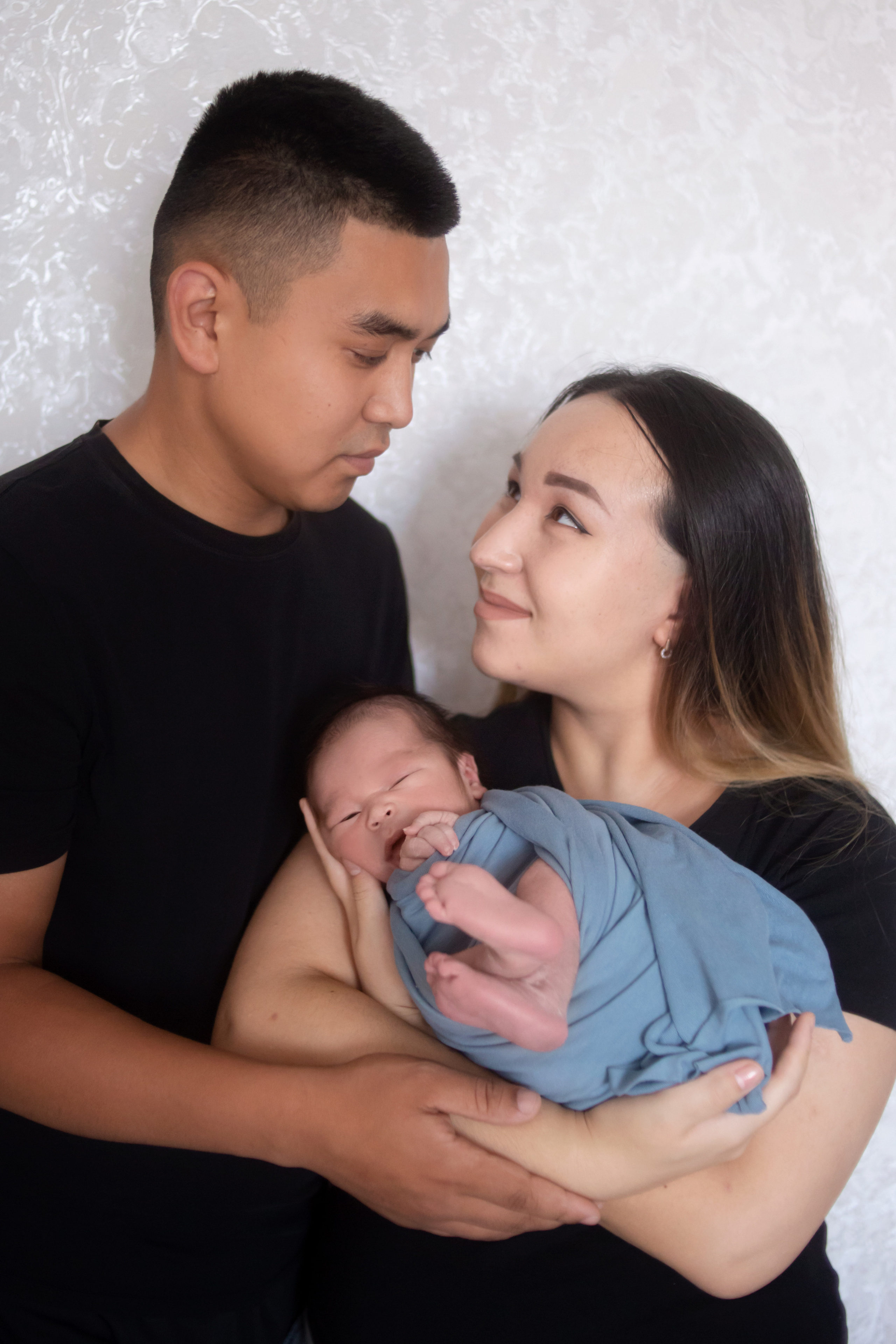 Фото с родителями. Мила Посвит Фотограф новорожденных в Тобольске