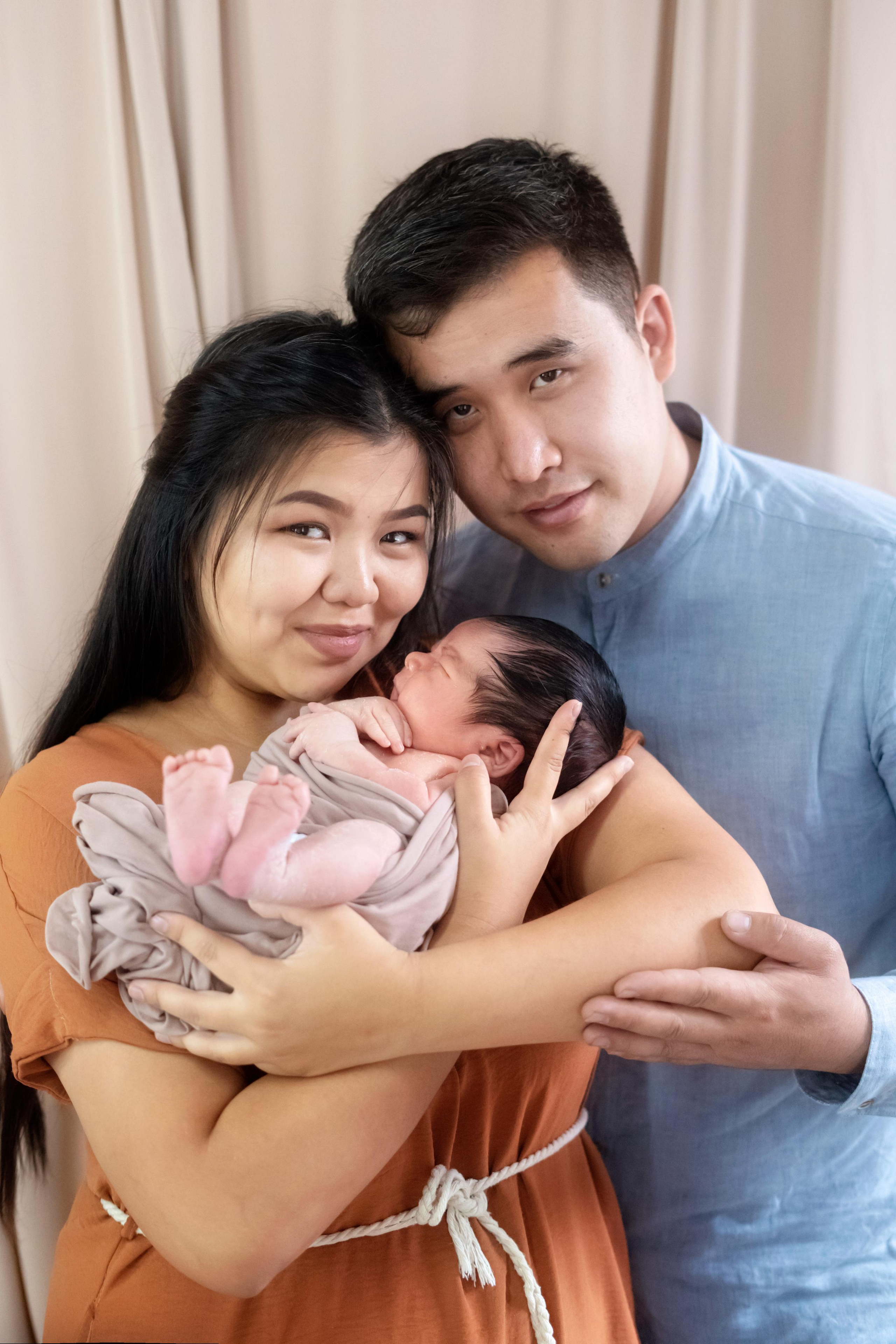 Фото с родителями. Мила Посвит Фотограф новорожденных в Тобольске