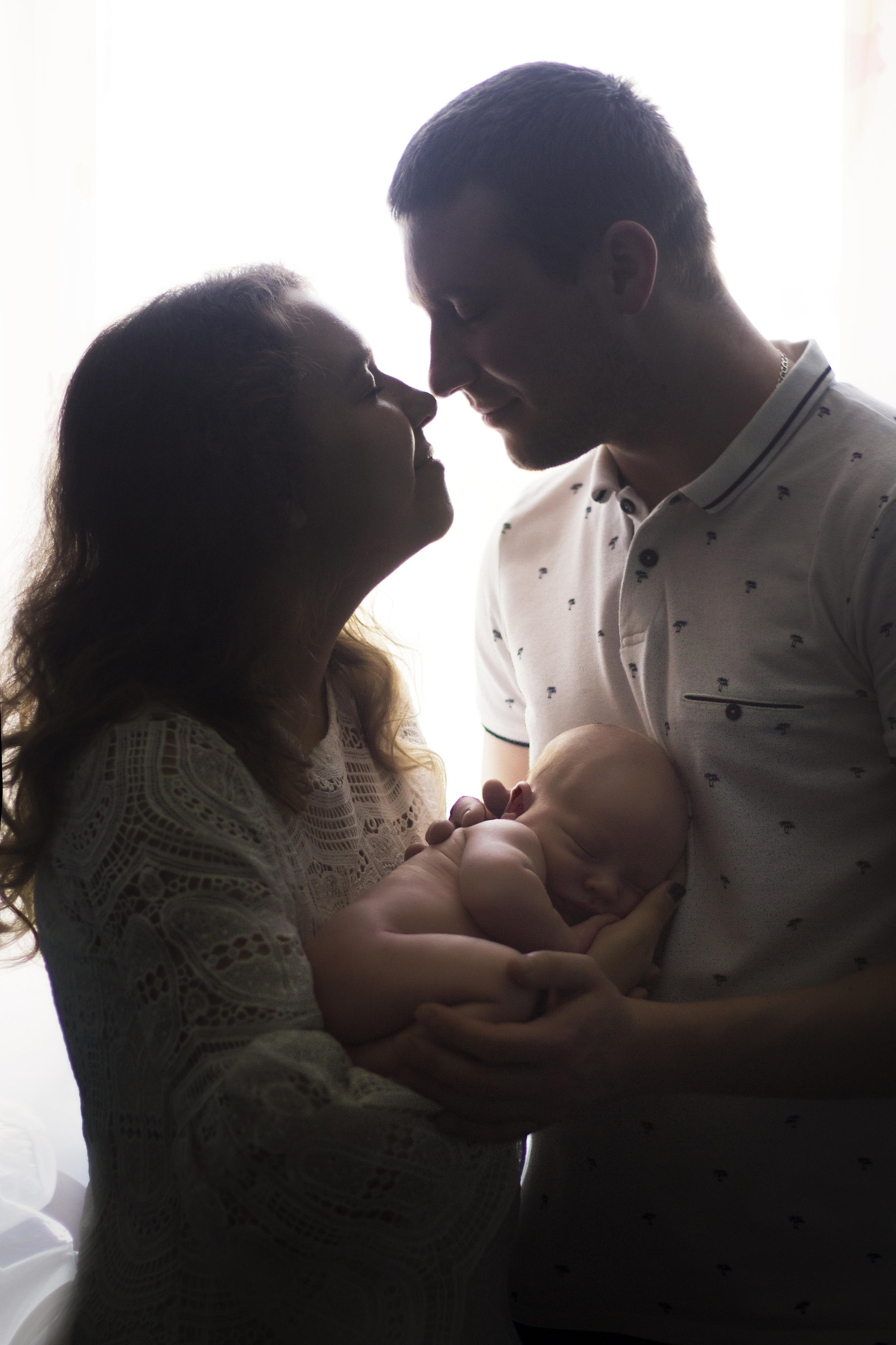 Фото с родителями. Мила Посвит Фотограф новорожденных в Тобольске
