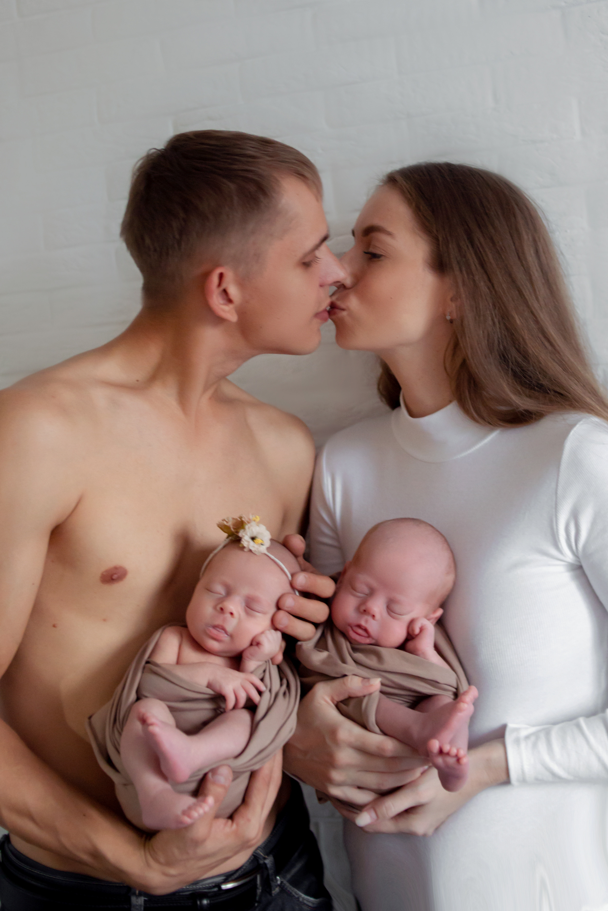 Фото с родителями. Мила Посвит Фотограф новорожденных в Тобольске