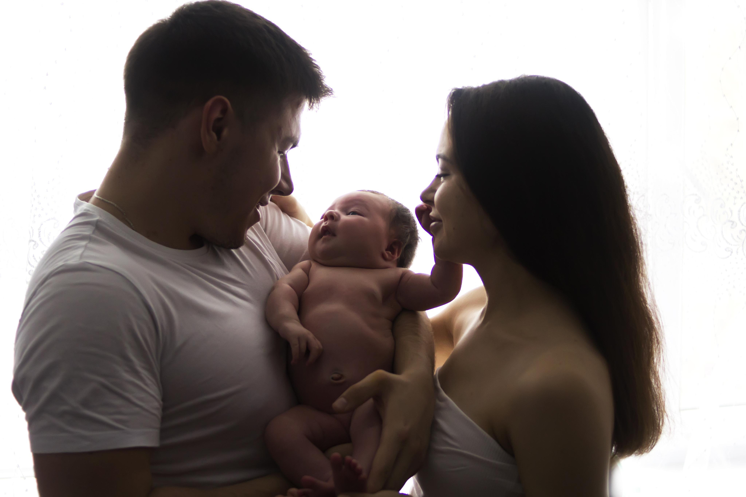 Фото с родителями. Мила Посвит Фотограф новорожденных в Тобольске