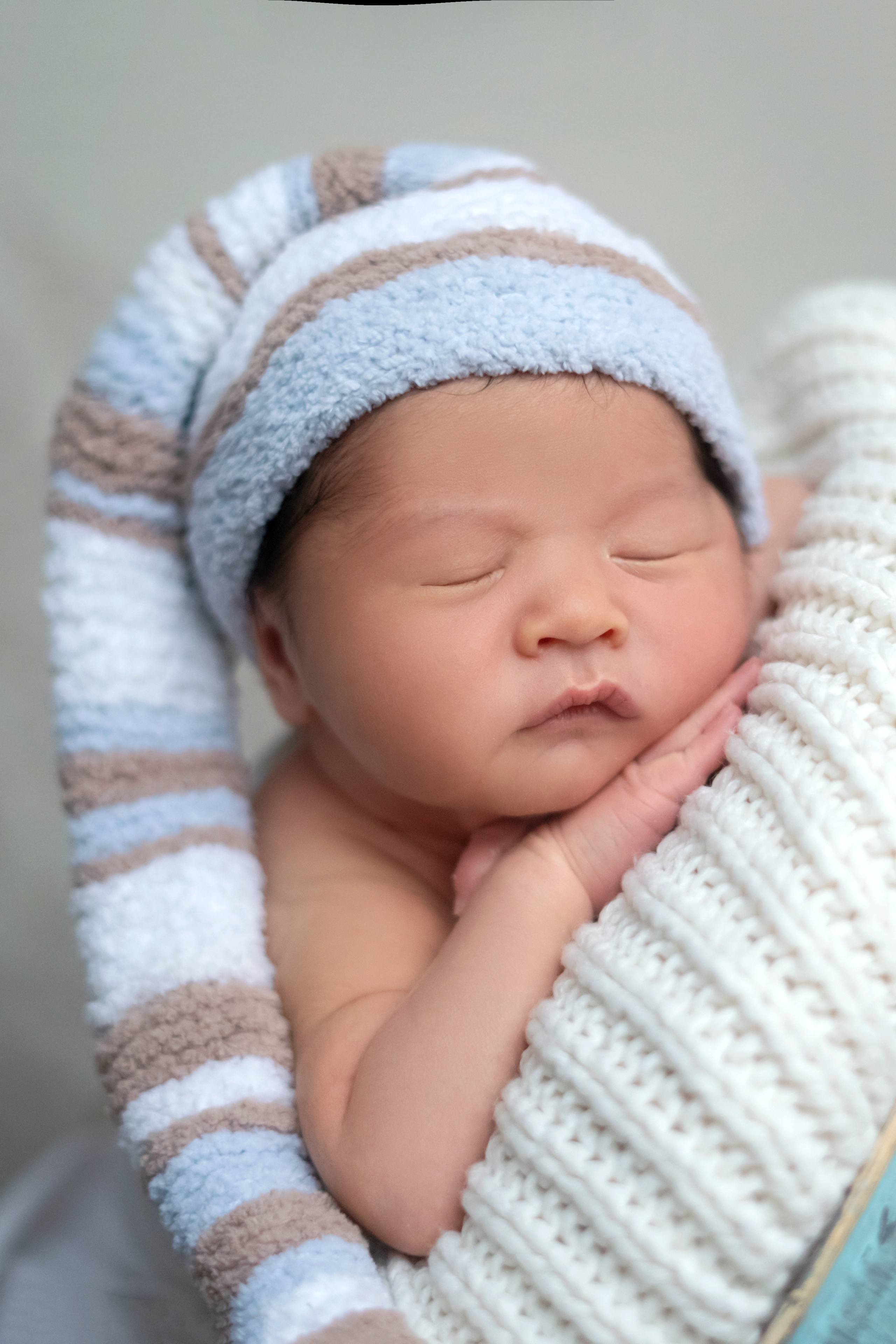 Абай. Newborn съемка дома. Мила Посвит Фотограф новорожденных в Тобольске