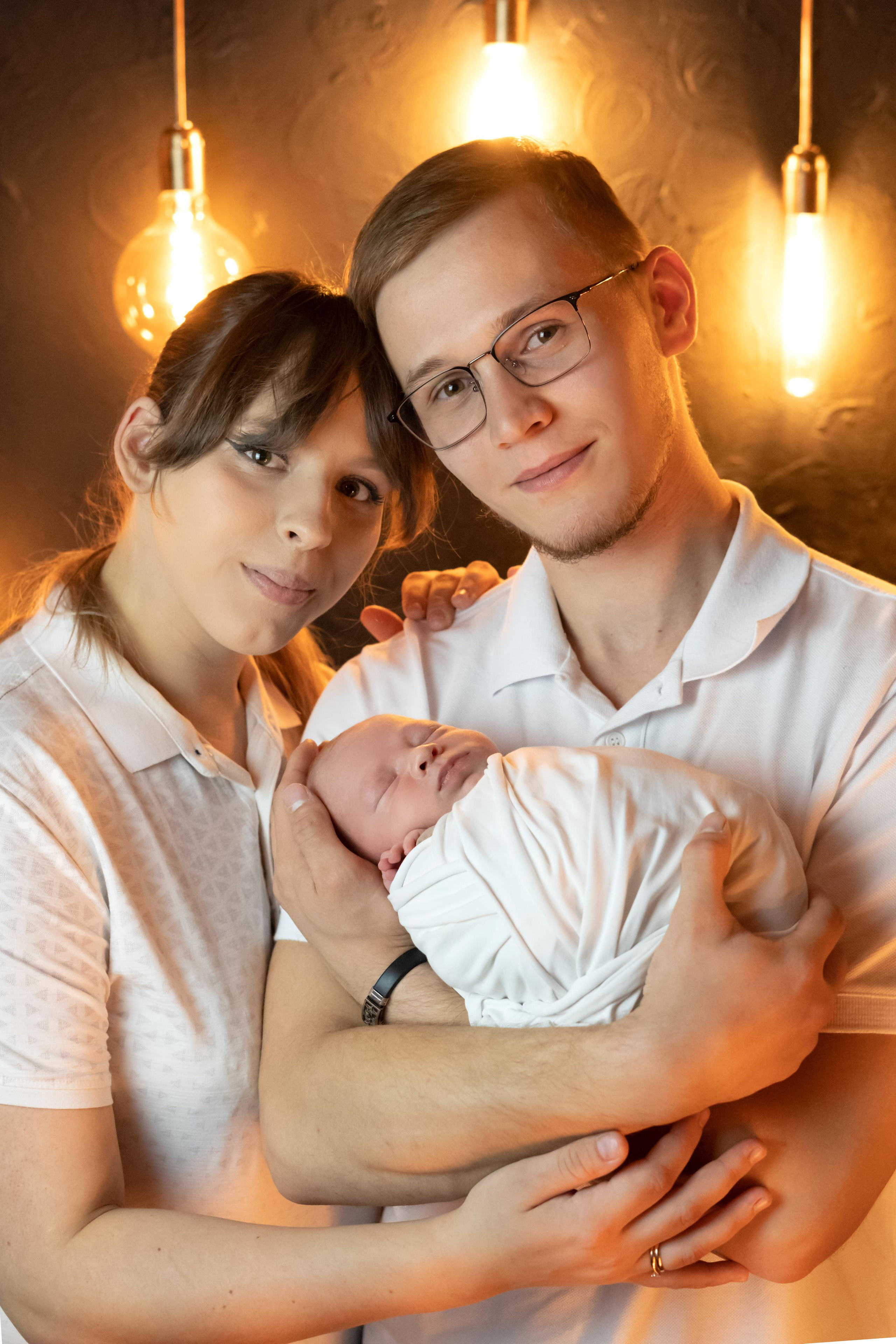 Фото с родителями. Мила Посвит Фотограф новорожденных в Тобольске