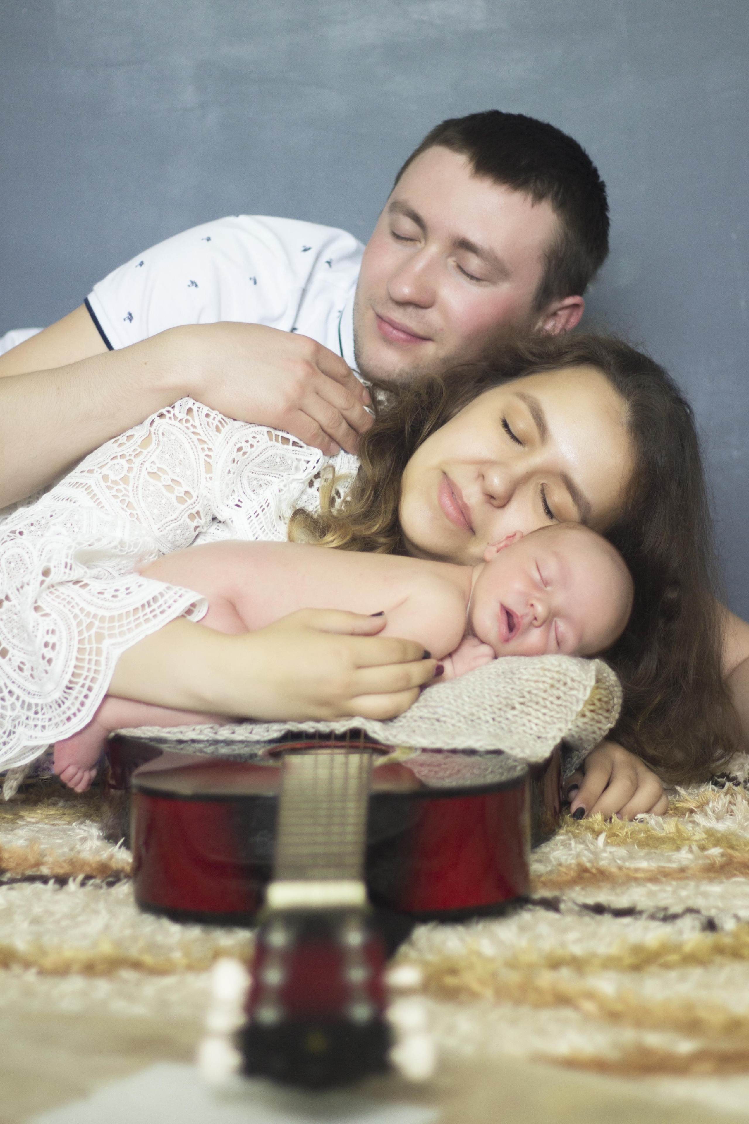 Фото с родителями. Мила Посвит Фотограф новорожденных в Тобольске