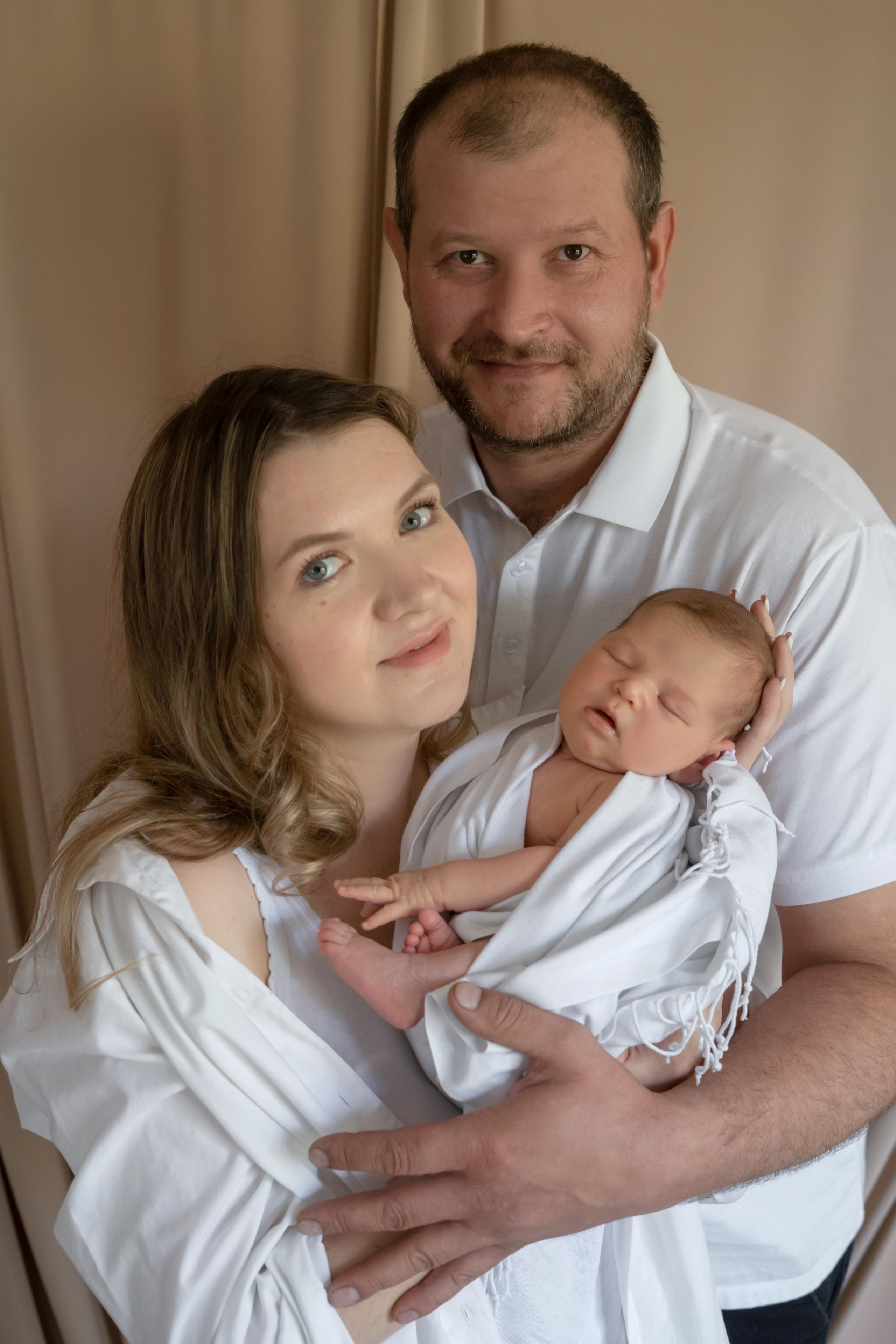 Фото с родителями. Мила Посвит Фотограф новорожденных в Тобольске