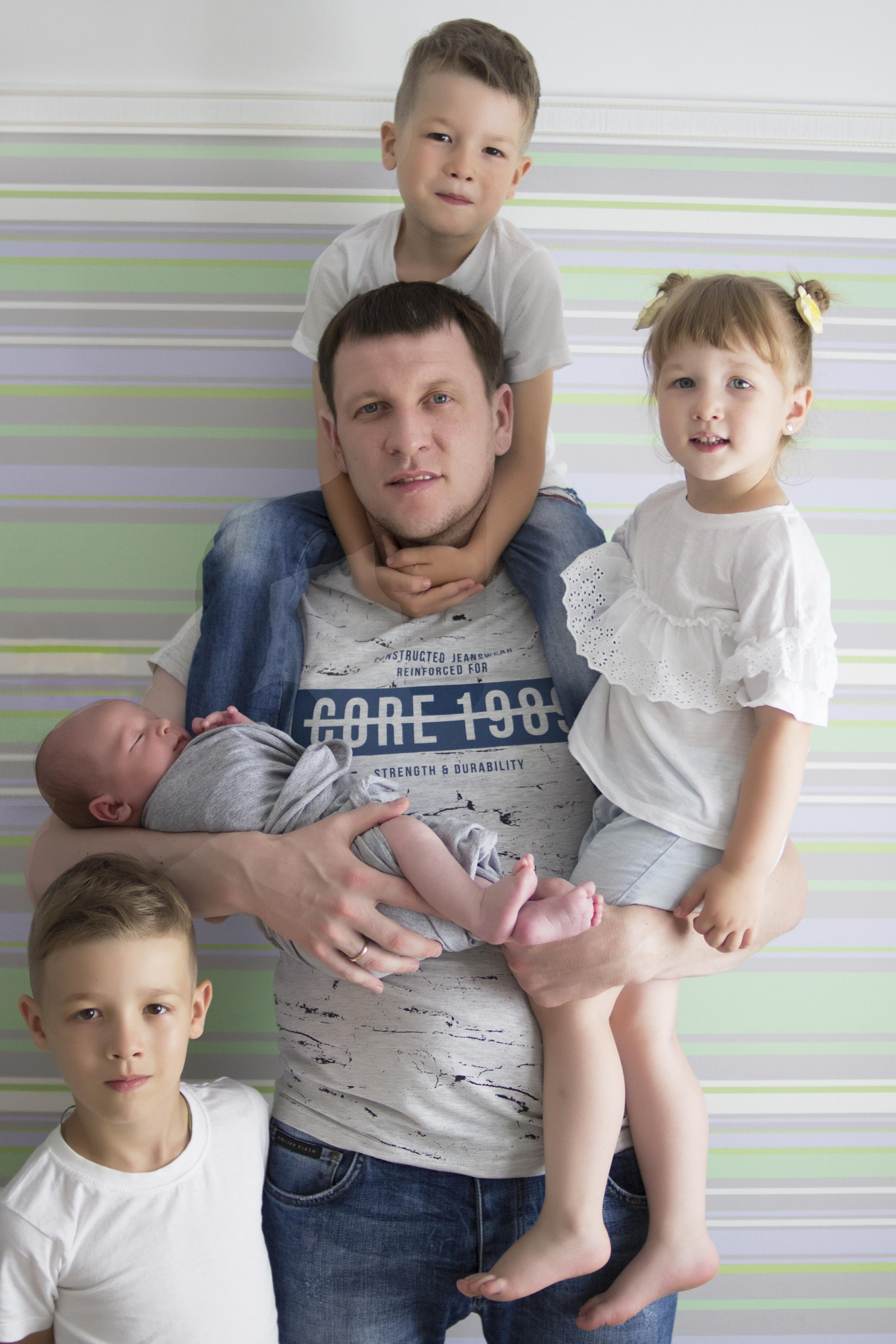 Фото с родителями. Мила Посвит Фотограф новорожденных в Тобольске