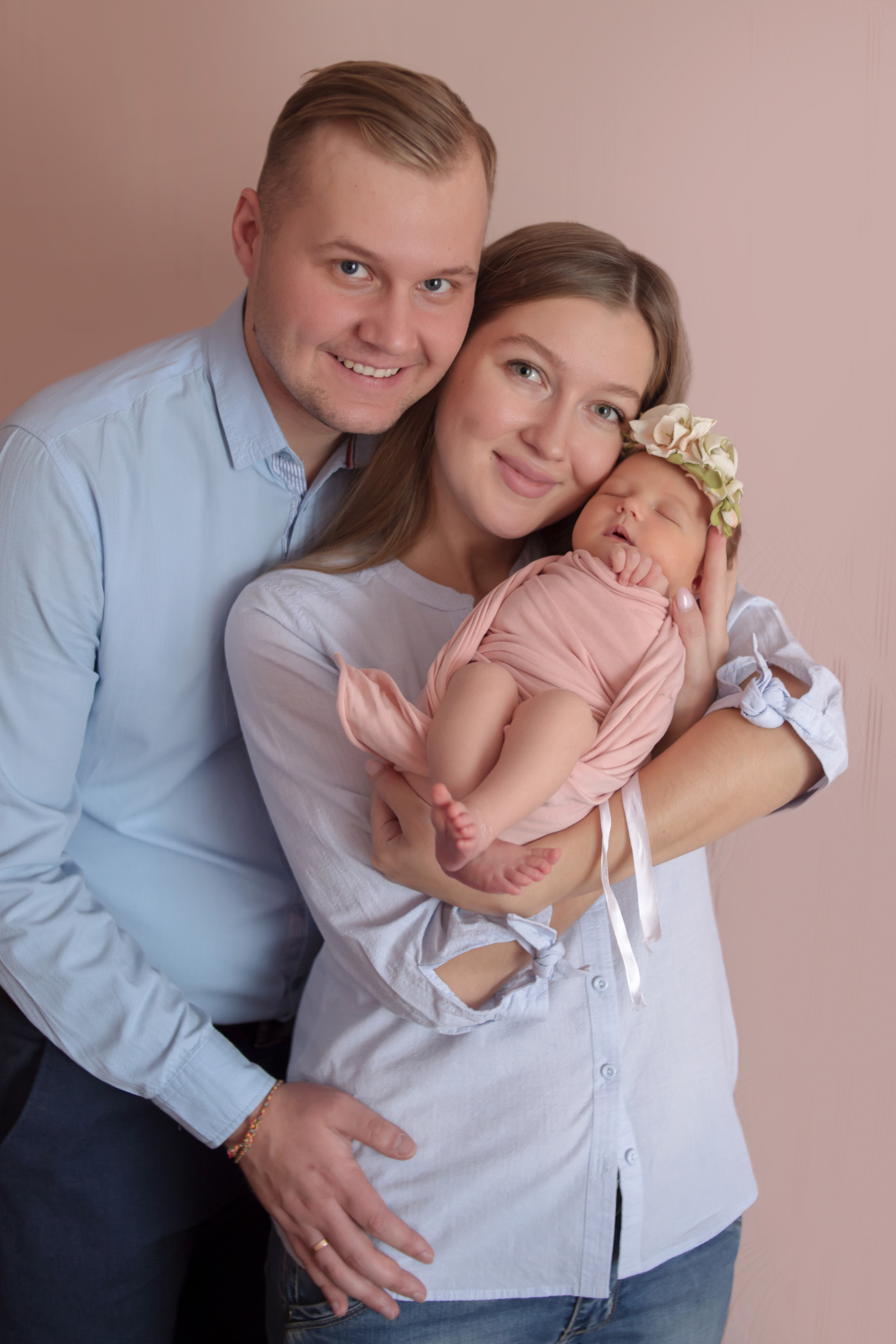 Фото с родителями. Мила Посвит Фотограф новорожденных в Тобольске