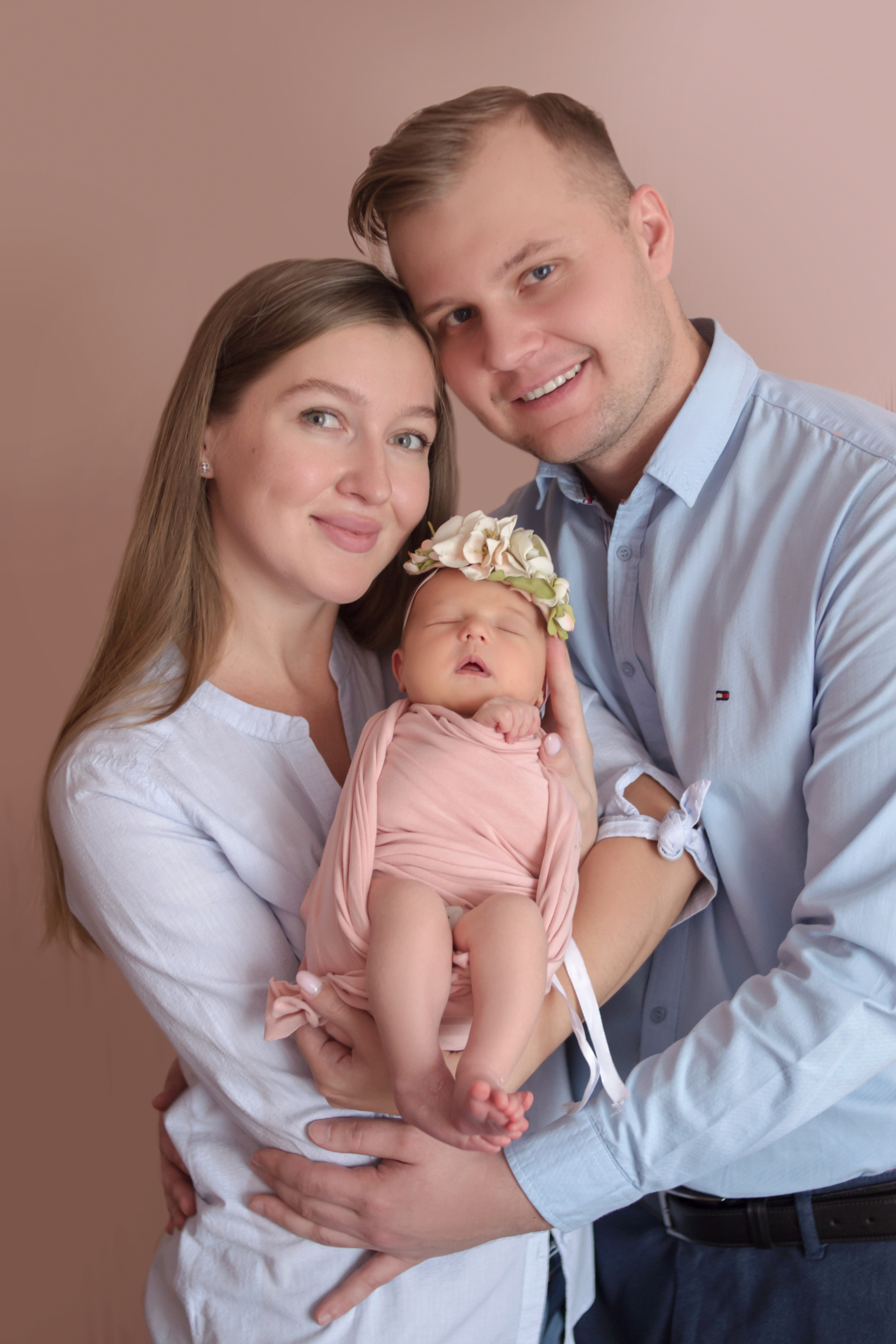 Фото с родителями. Мила Посвит Фотограф новорожденных в Тобольске