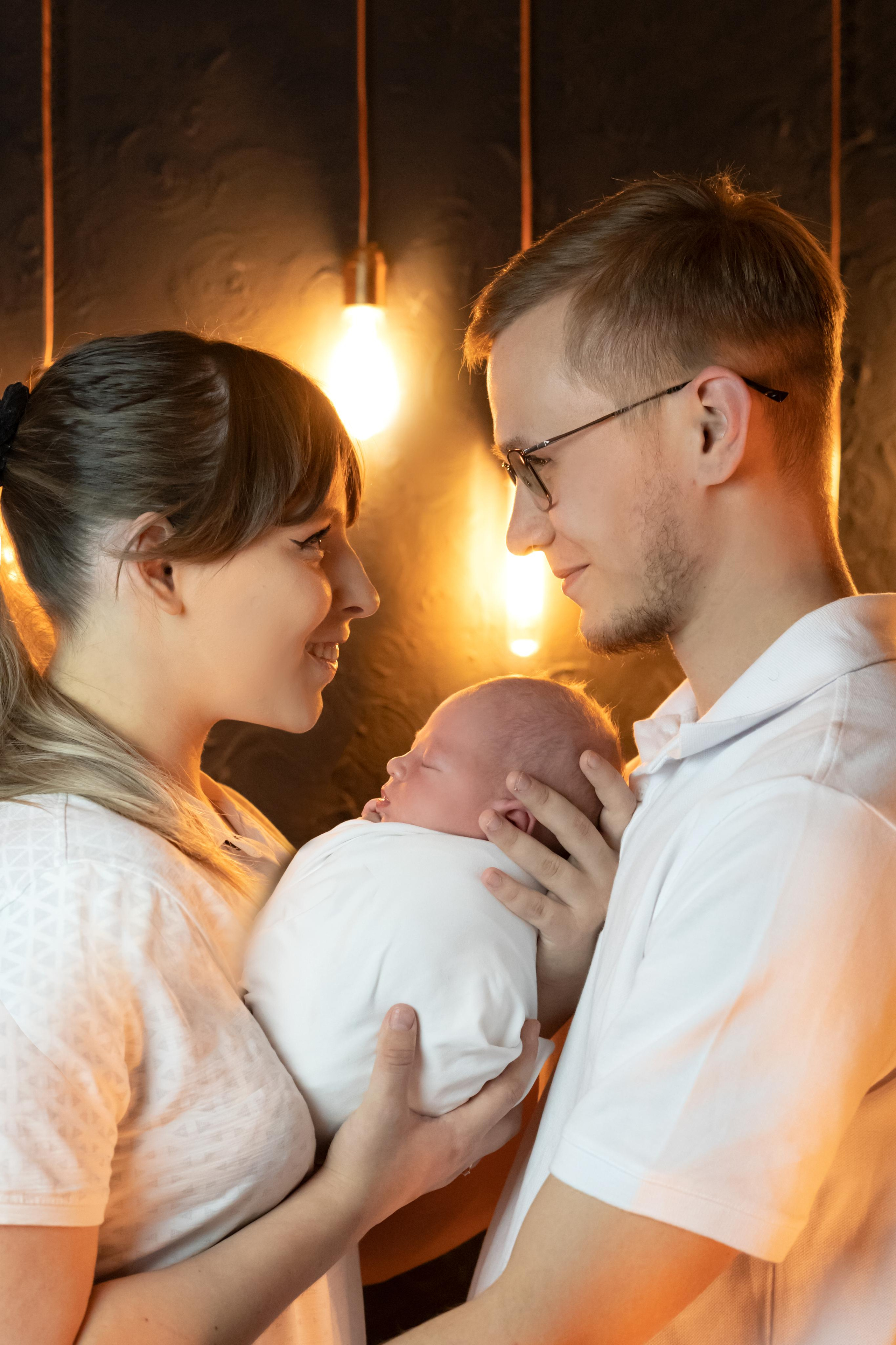 Фото с родителями. Мила Посвит Фотограф новорожденных в Тобольске