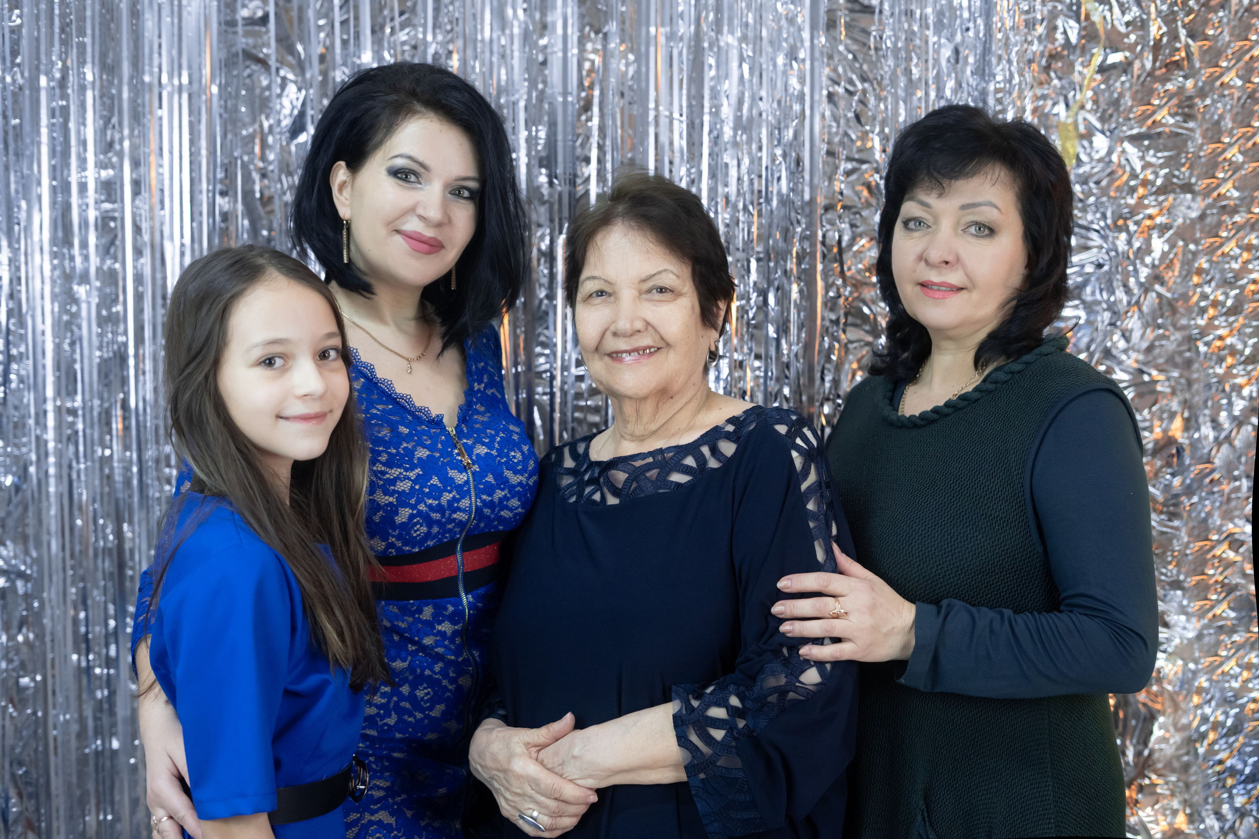 4 поколения. Мила Посвит Фотограф новорожденных в Тобольске