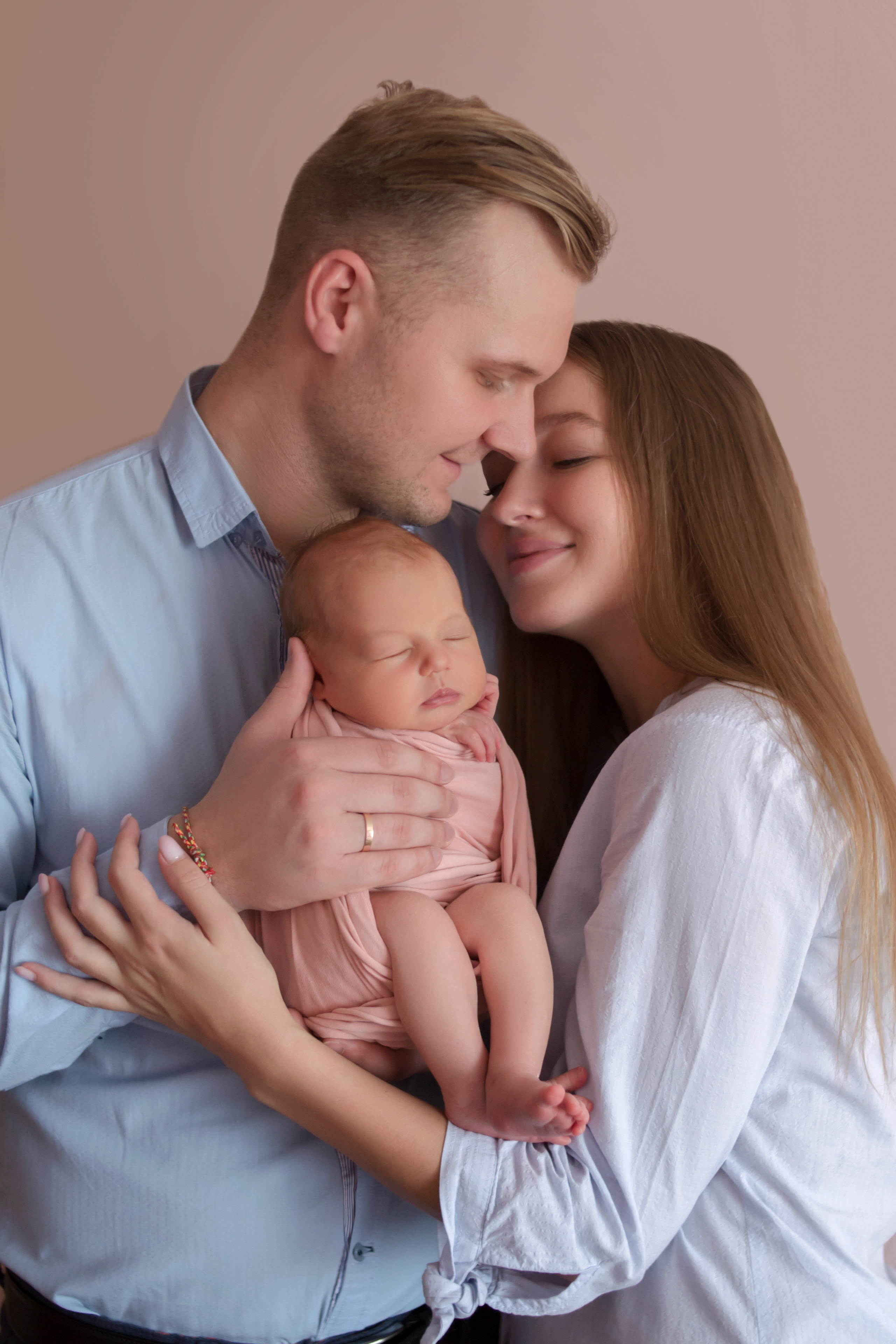 Фото с родителями. Мила Посвит Фотограф новорожденных в Тобольске