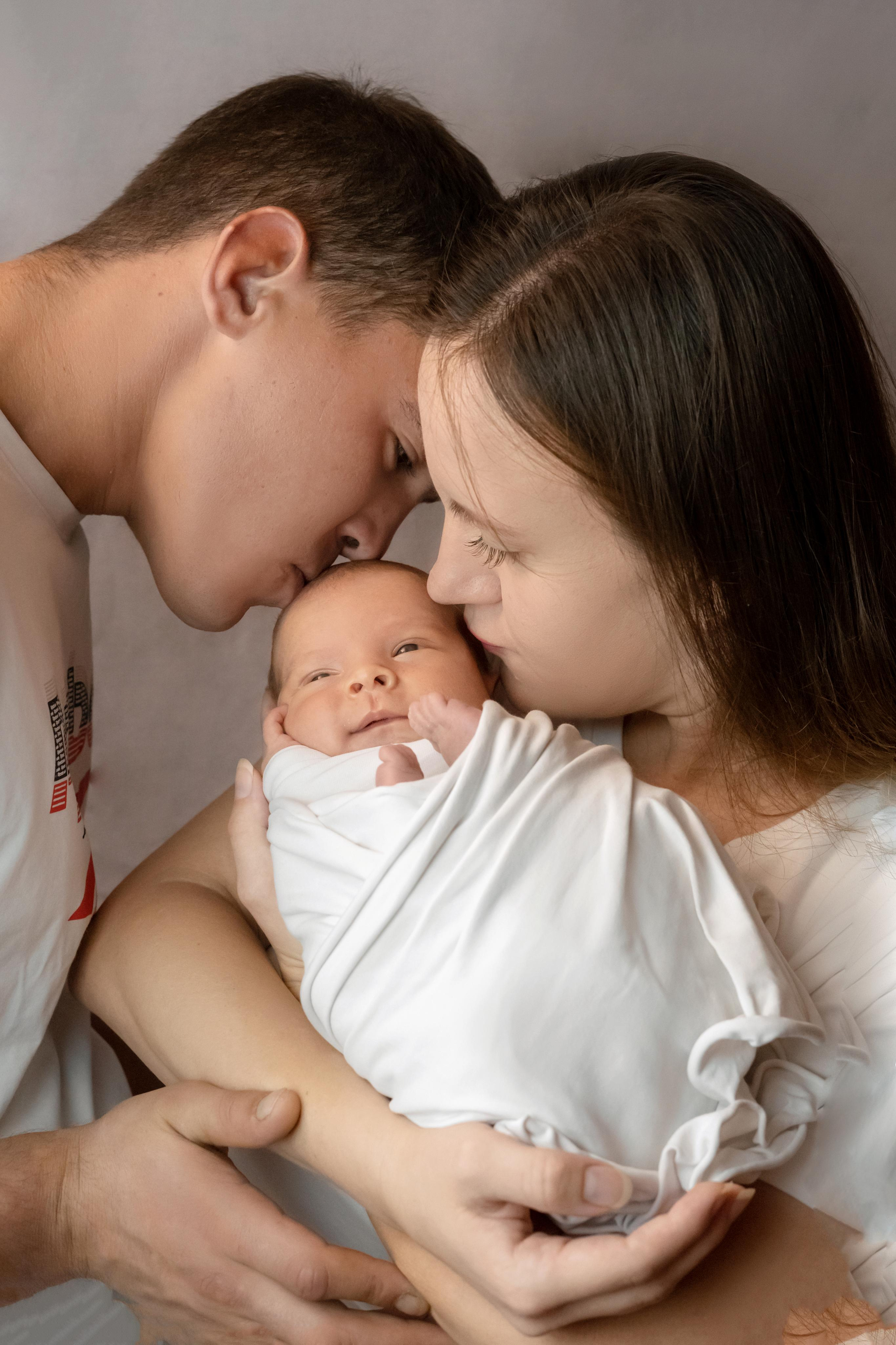 Фото с родителями. Мила Посвит Фотограф новорожденных в Тобольске