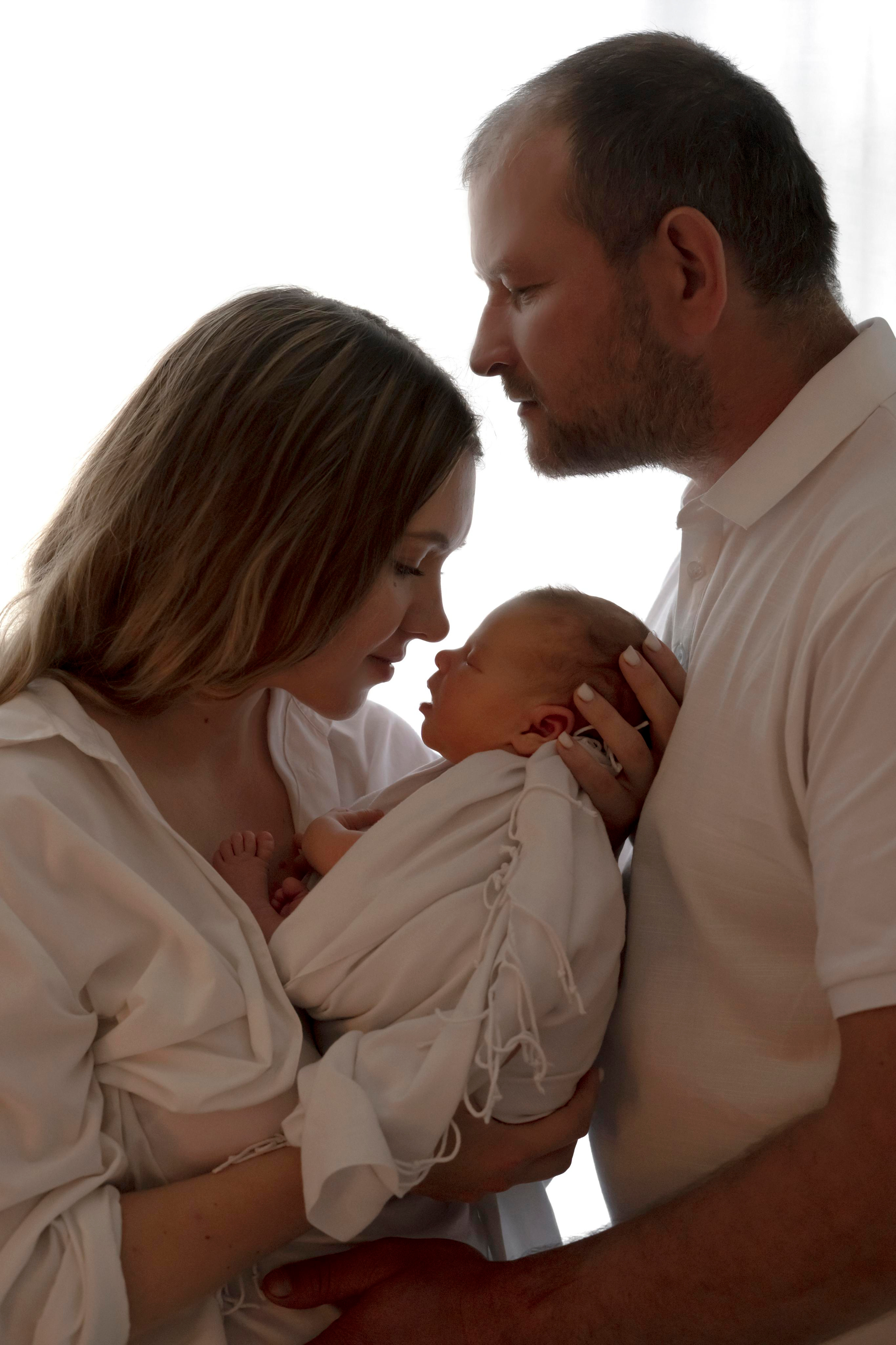 Фото с родителями. Мила Посвит Фотограф новорожденных в Тобольске