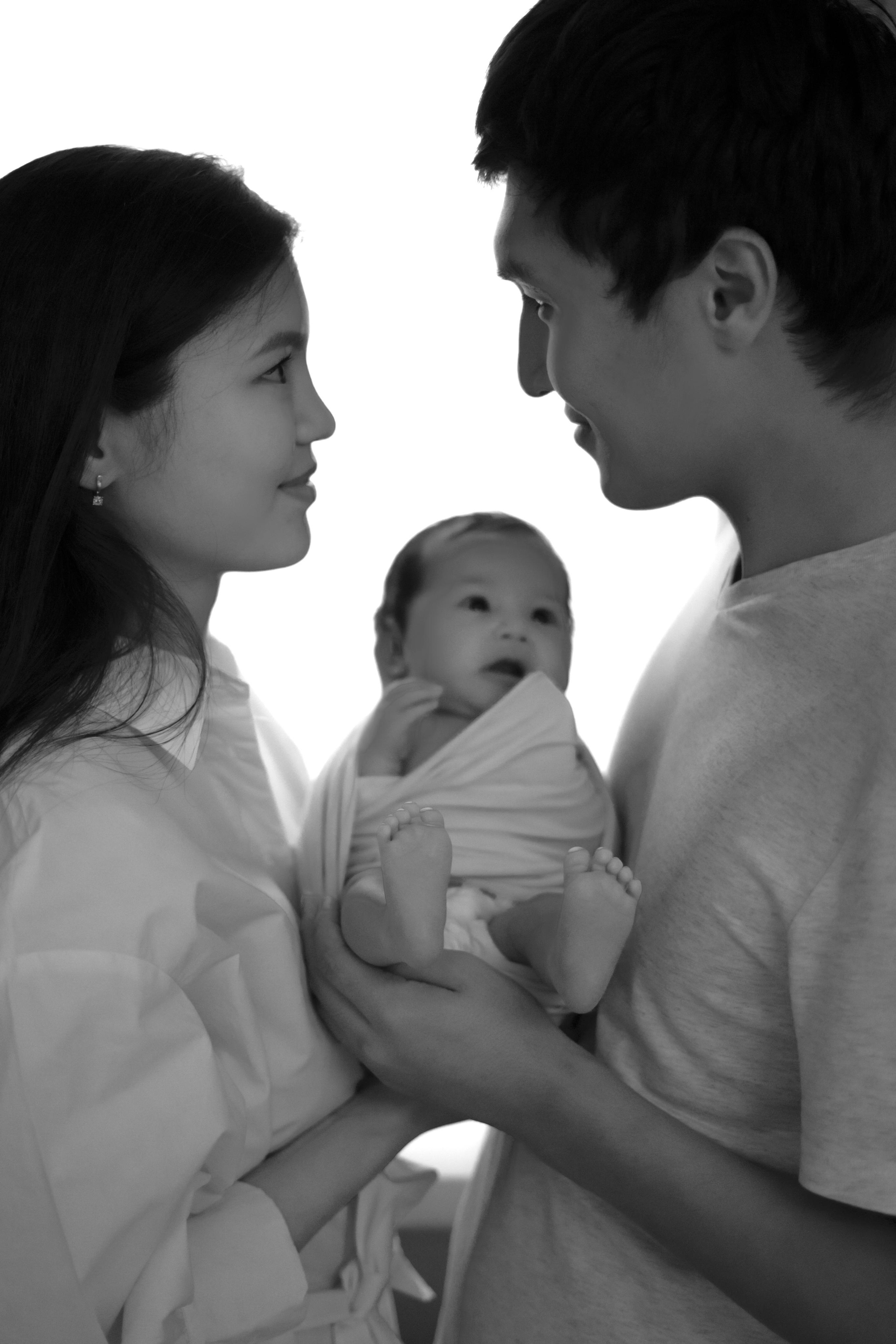 Фото с родителями. Мила Посвит Фотограф новорожденных в Тобольске