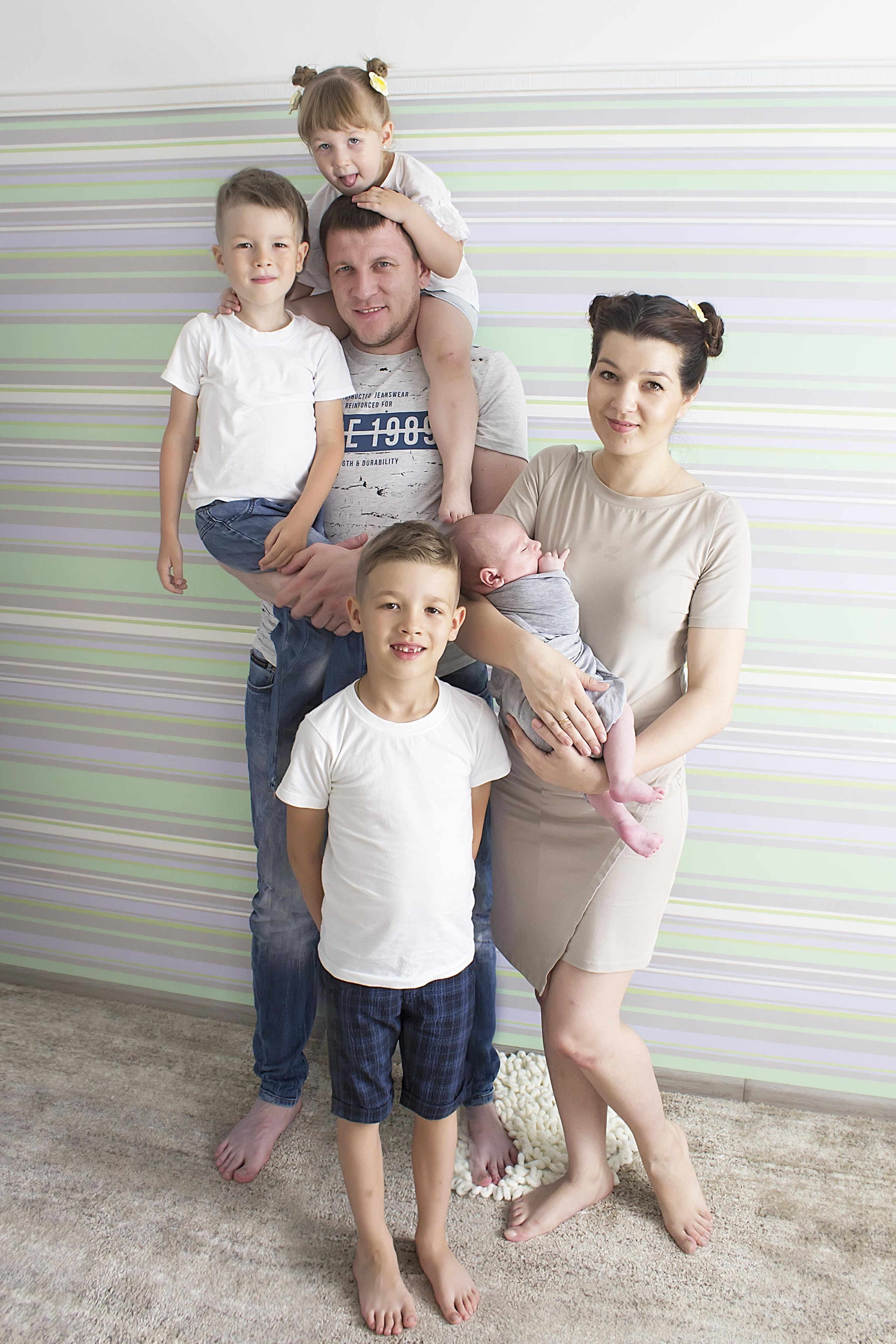 Фото с родителями. Мила Посвит Фотограф новорожденных в Тобольске