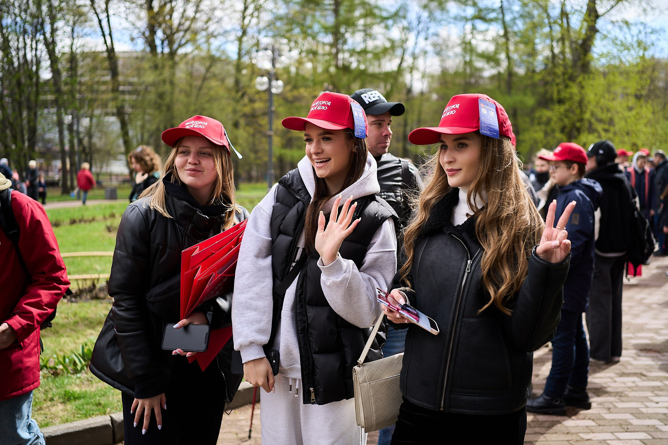 Субботник у Управления делами Мэра и Правительства Москвы. Фотограф и Видеограф в Москве. Олег Корушев