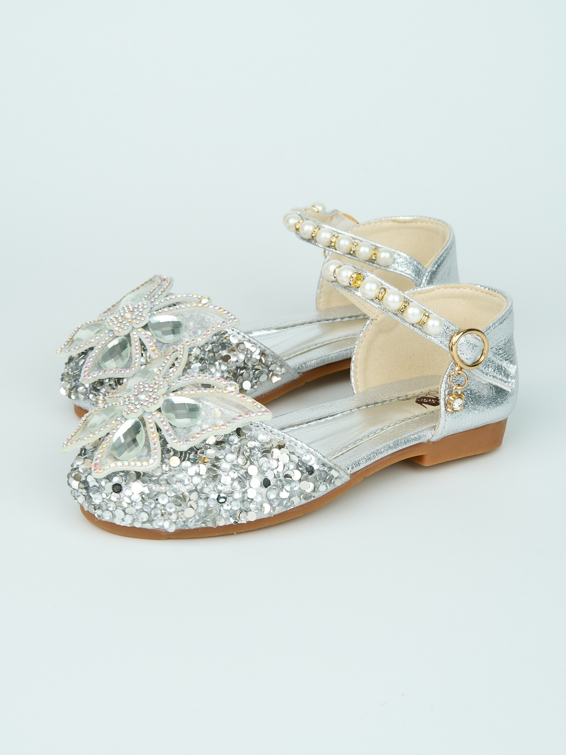 Каталожная фотосъёмка детских туфель для Wildberries