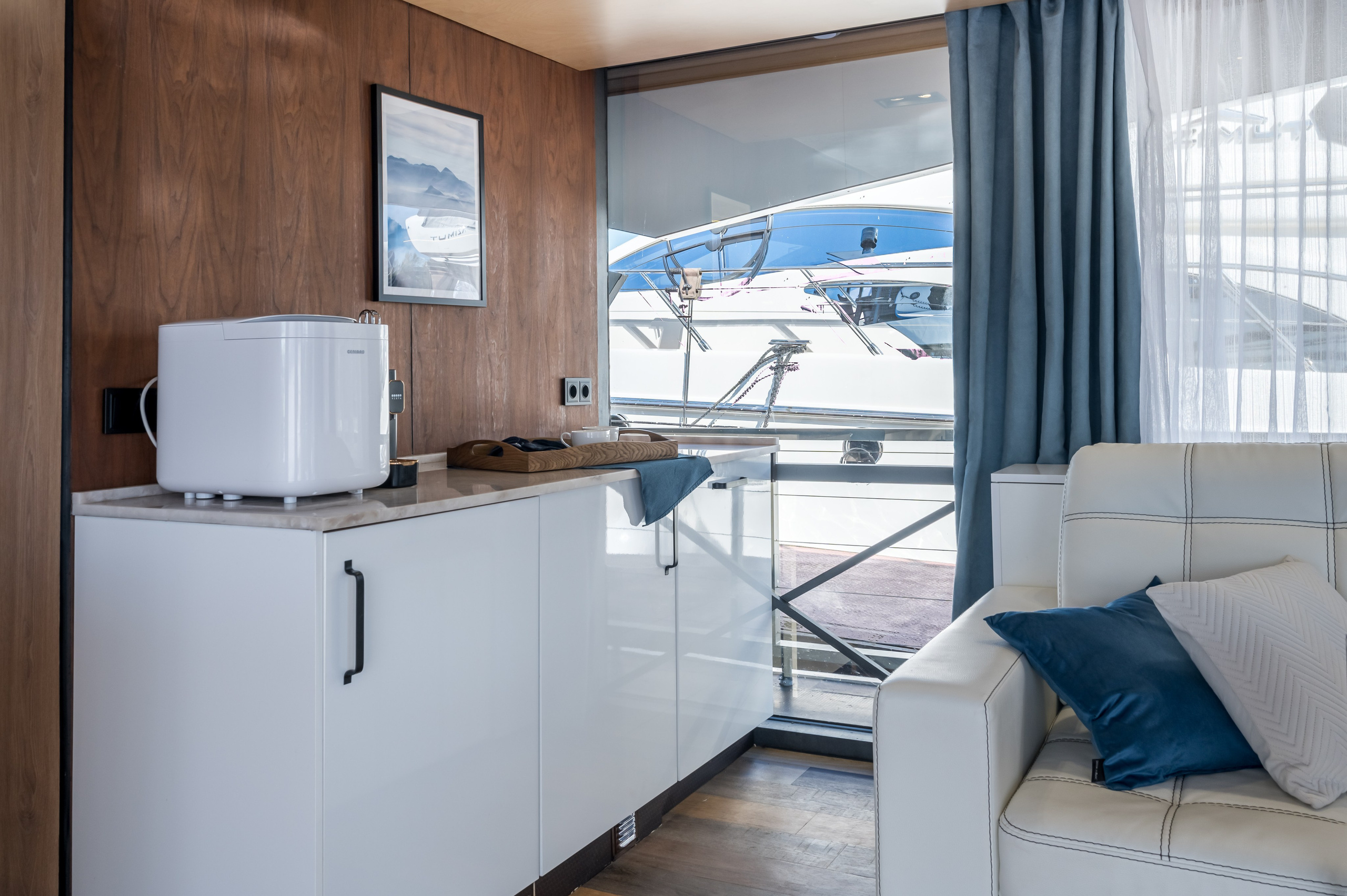 Хаусботы для вечеринок и бизнес-встреч. Интерьерный Фотограф Москва Криста FLY Труфанова