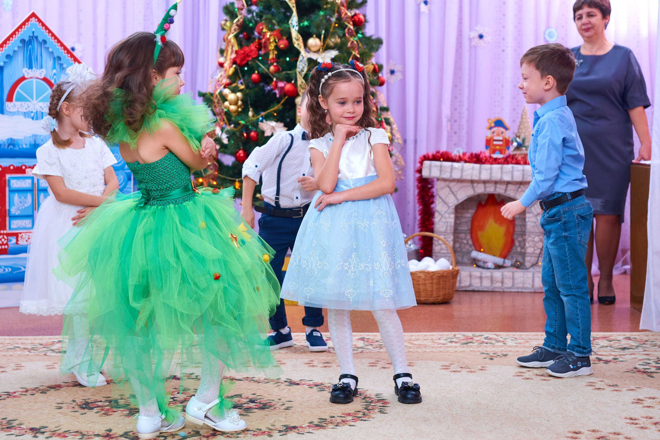 Новогодние утренники. Childrenfoto.ru