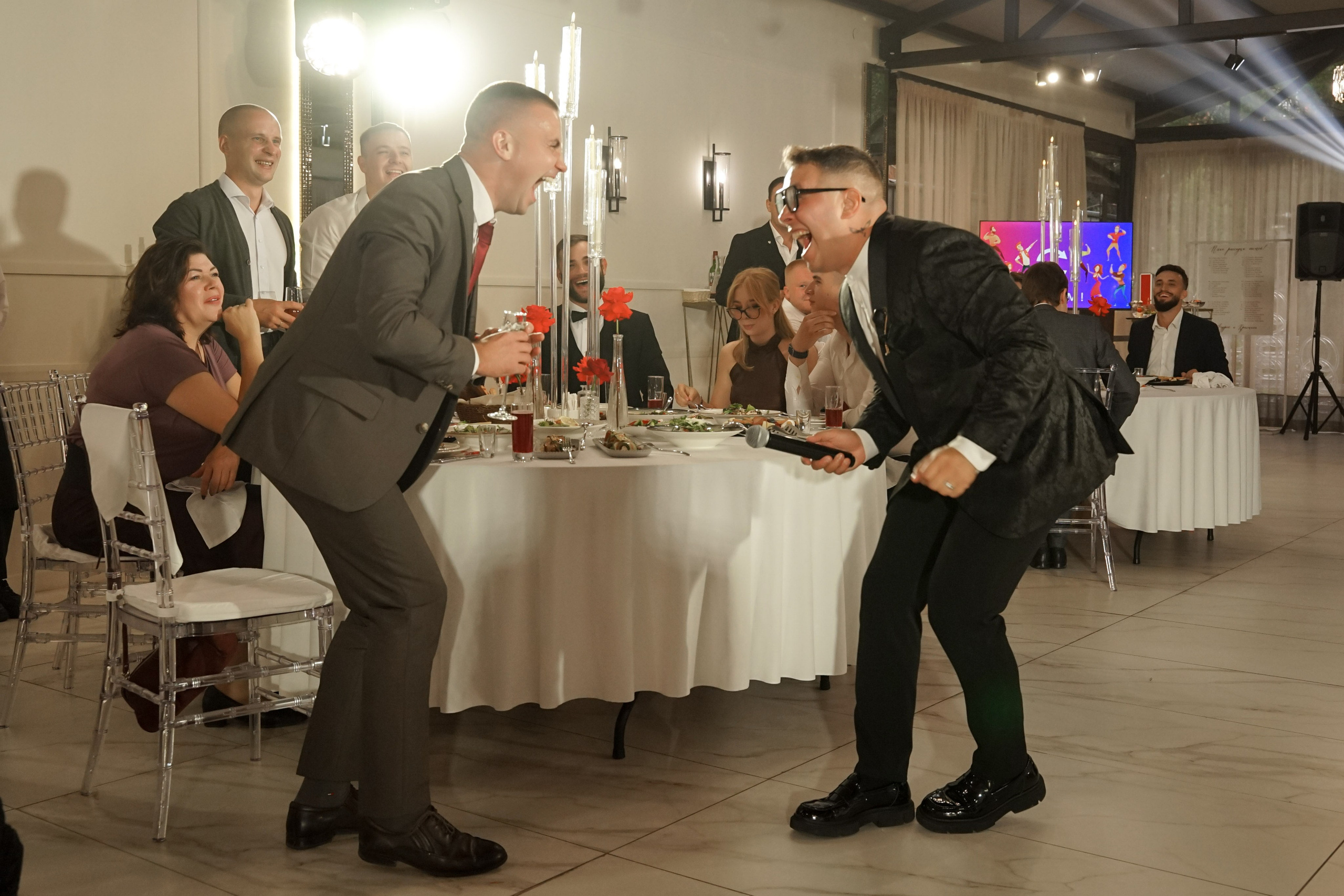 Кристина и Андрей: лавстори в гостинице и динамичный банкет. Фотограф в Иркутске