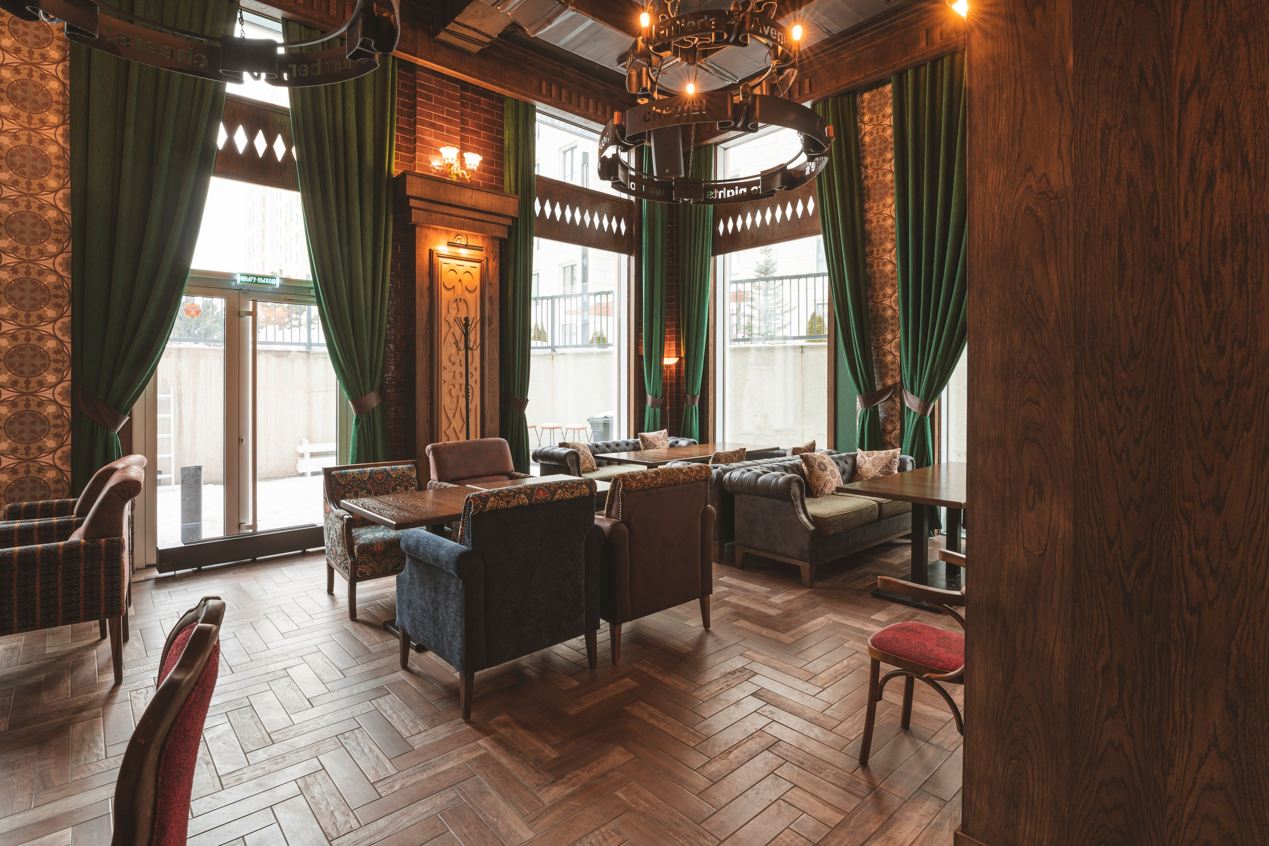 Алматы, Fuller's Central Avenue — самый большой паб сети, ЖК Central Avenue, январь 2026. Интерьерный фотограф Алматы