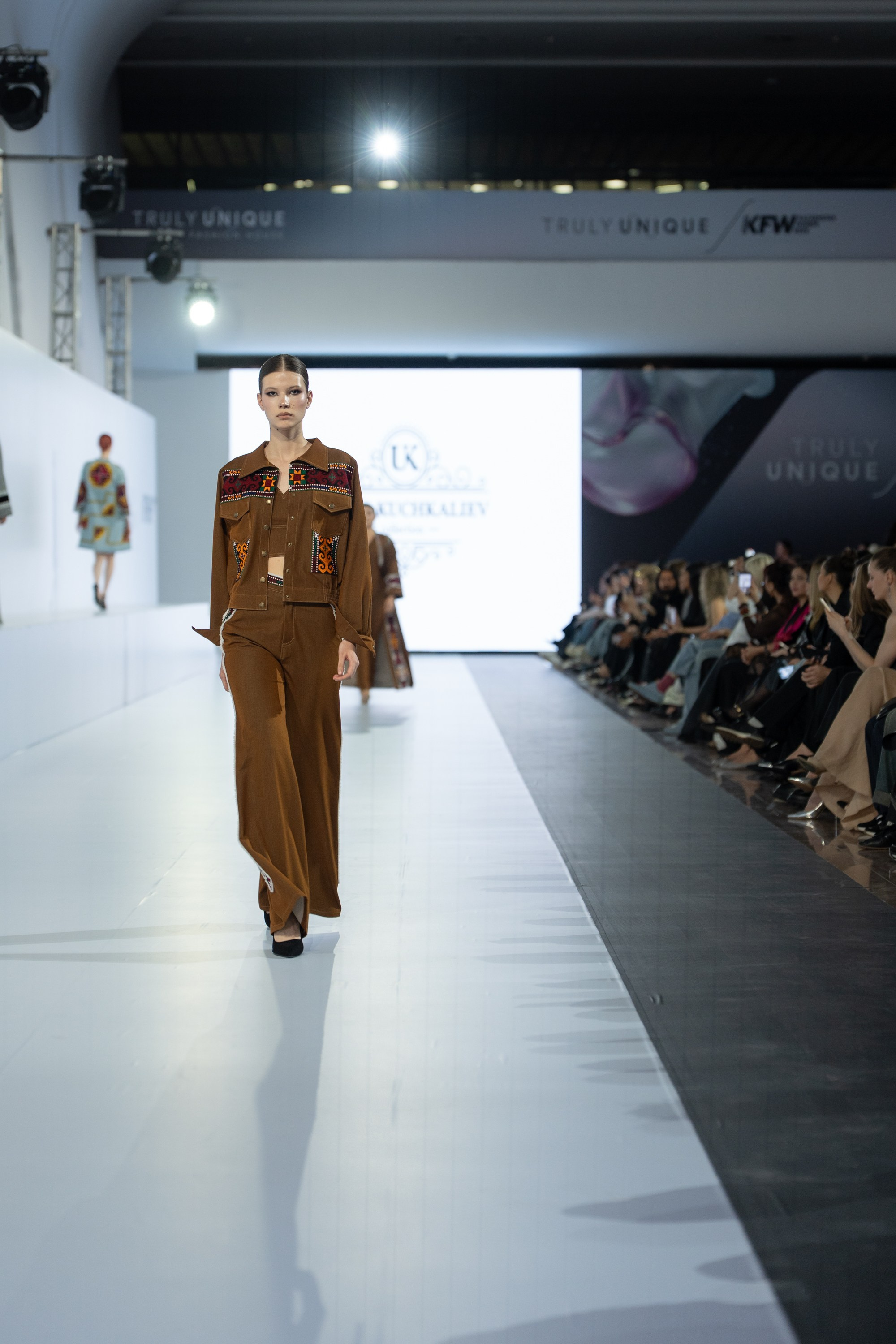 Umed Kuchkaliev. Сайт Алматинского НЮ АРТ, будуар и фэшн фотографа Дениса Карпенко