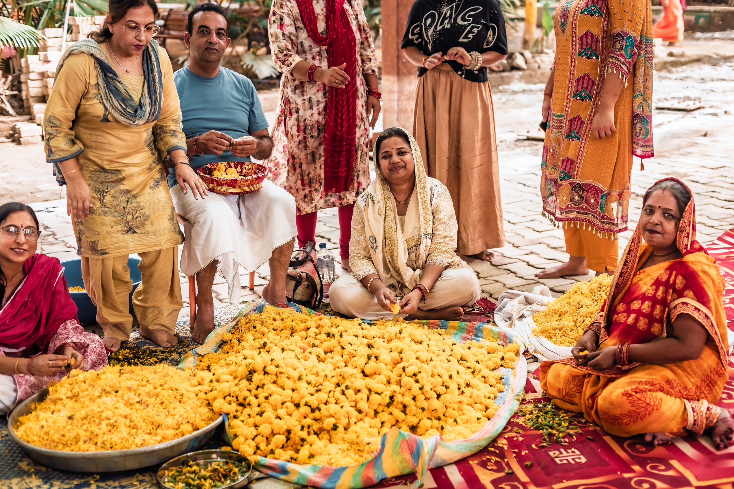 Abhisheka Devraha Baba on Sri Devdas ji maharaj bd. Mariam Bagdasaryan