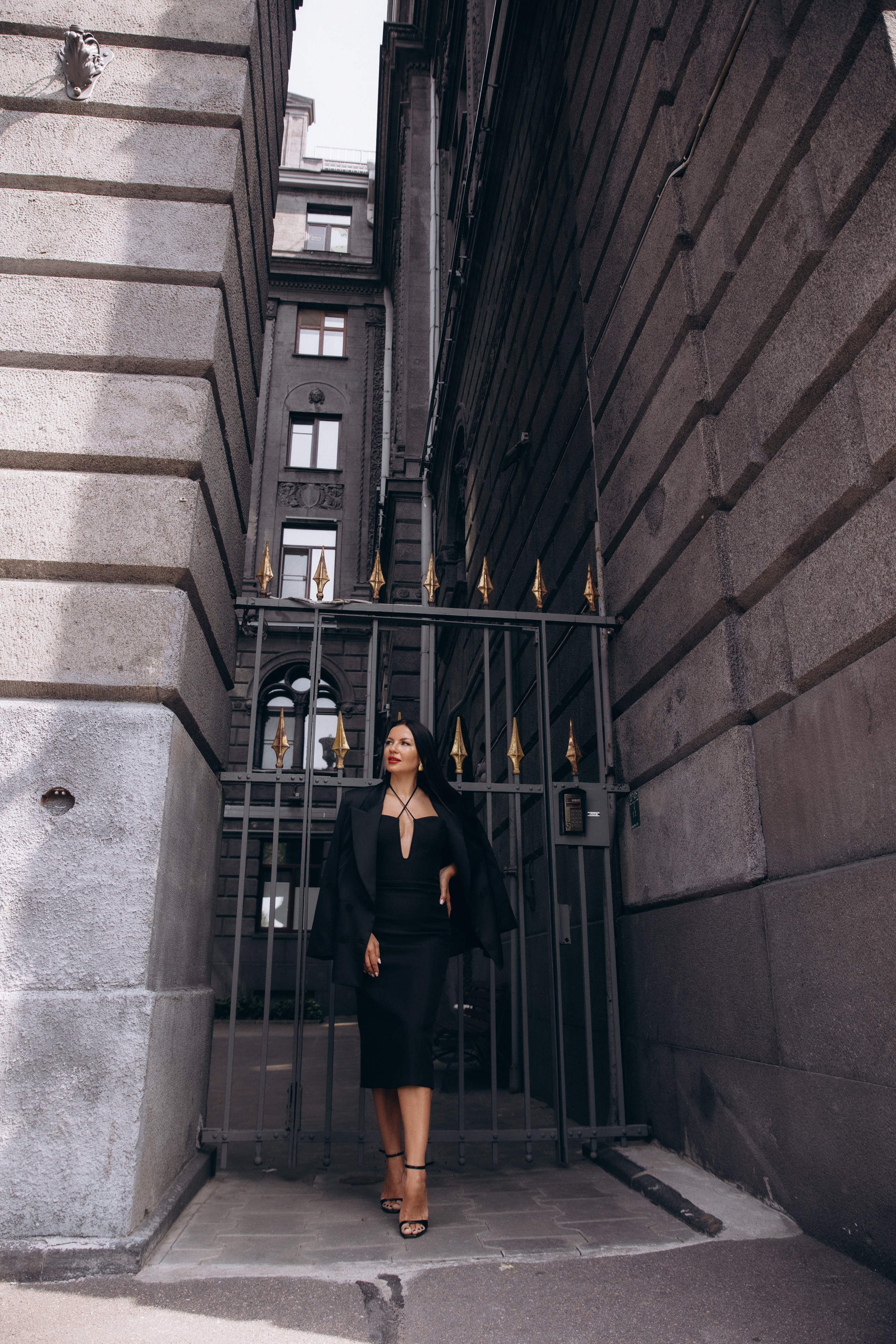 Ольга, прогулка по Фонтанке и фотосессия в парадной Ромашка. Фотограф в Санкт-Петербурге Разиля Идиятуллина