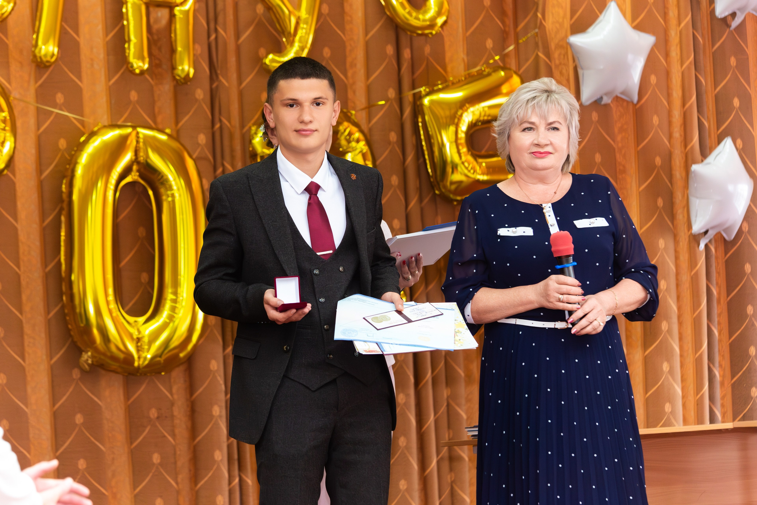 ВРУЧЕНИЕ ДИПЛОМОВ 2025 9 ШКОЛА Г.МЦЕНСК. Профессиональный фотограф в Мценске и Орловской области