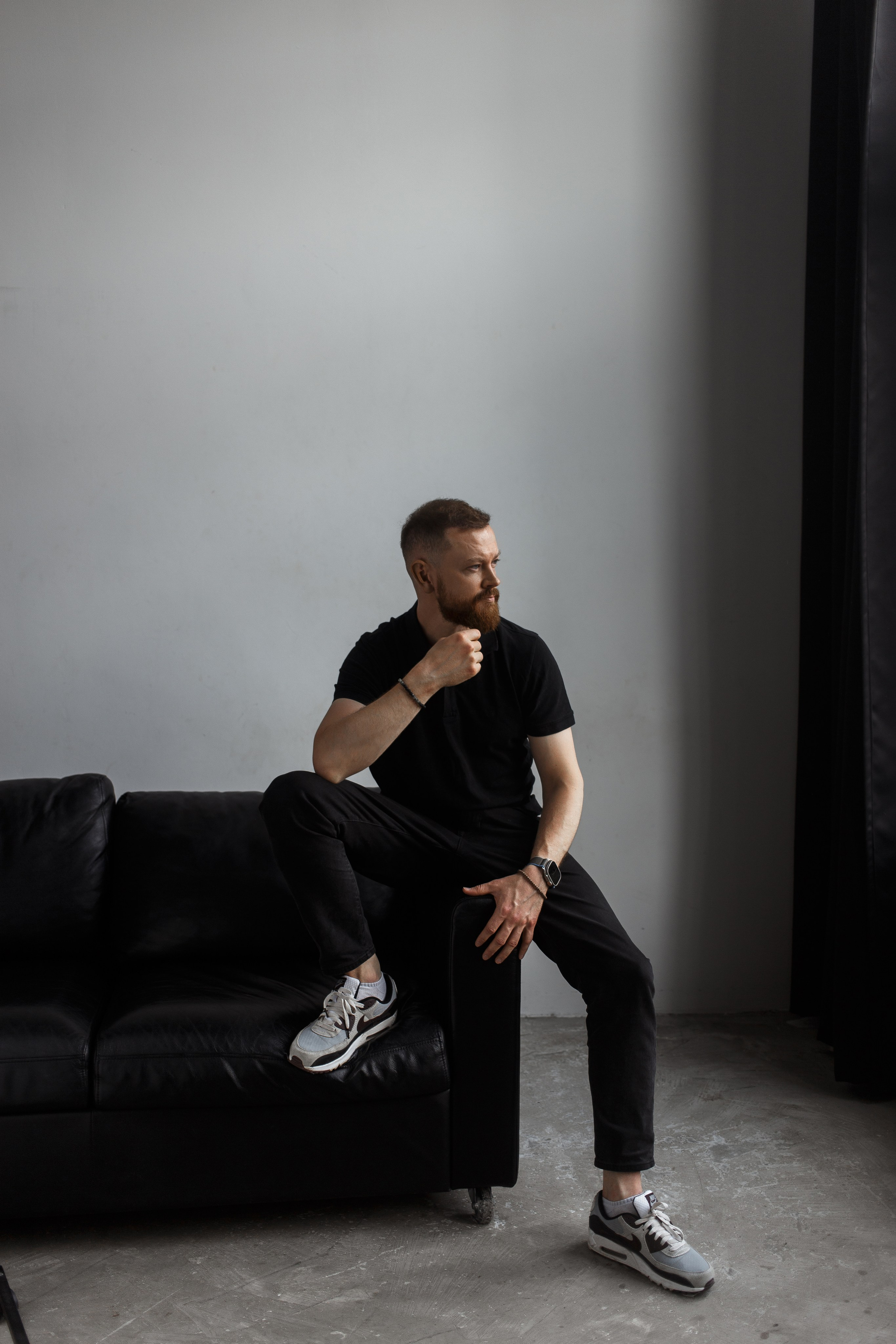 Профессиональная студийная фотосессия для создания делового имиджа