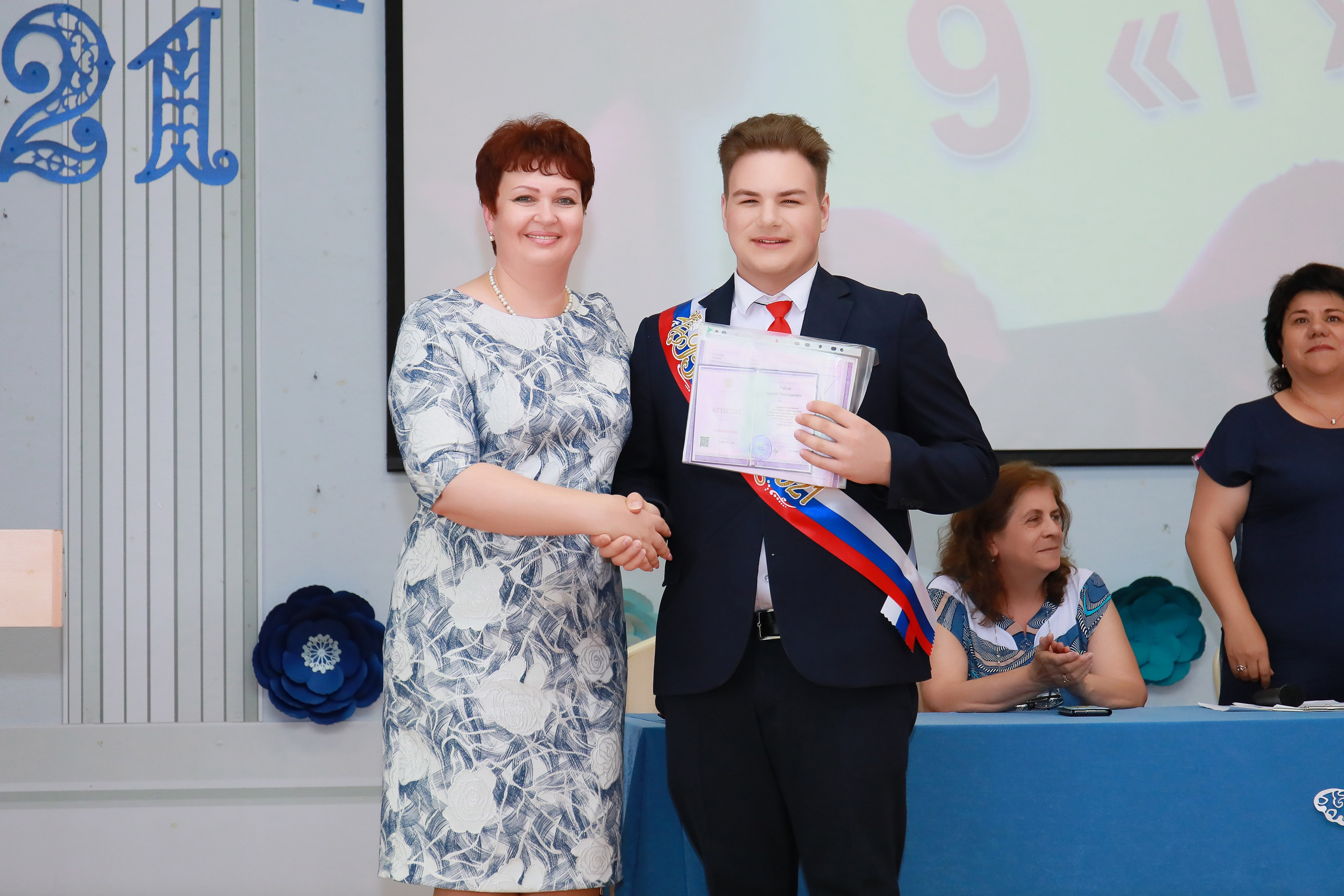 Вручение аттестатов (СОШ 101). Детский семейный фотограф Краснодар