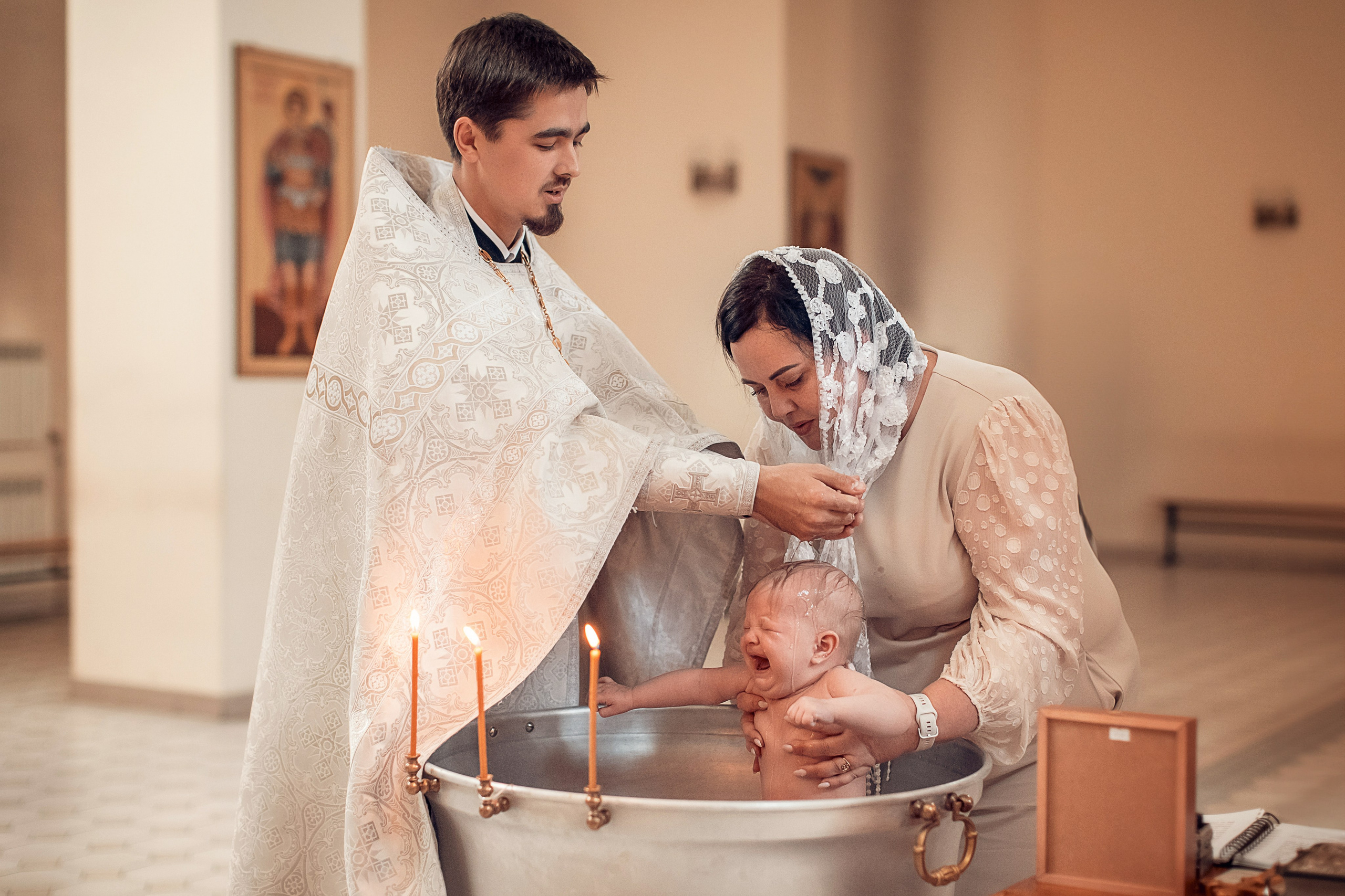 Крещение Евы в храме Спиридона Тримифунтского. Главная