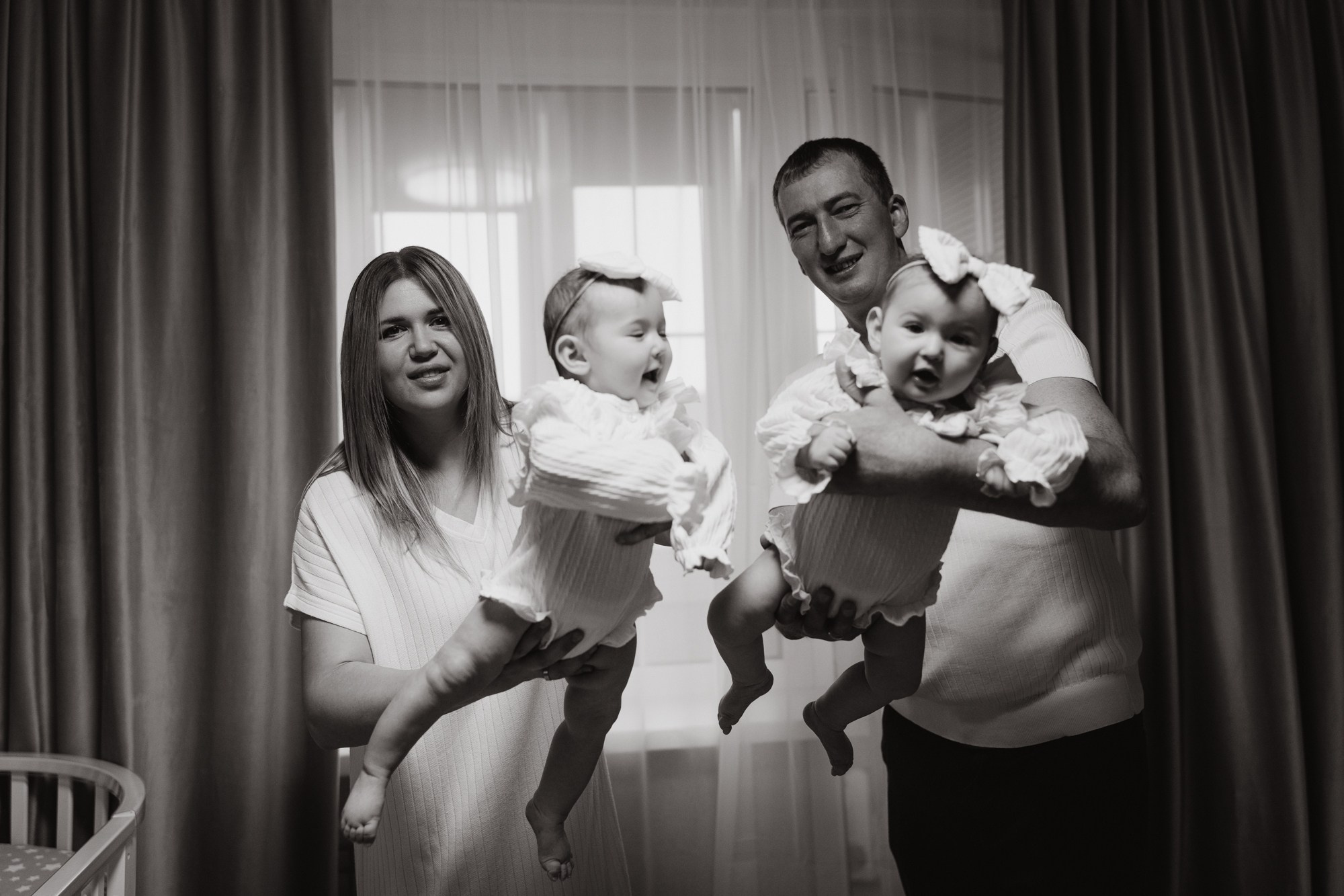 Семейная фотосессия с двойняшками в квартире. Свадебный и репортажный фотограф в Ярославле Евгений Сальников