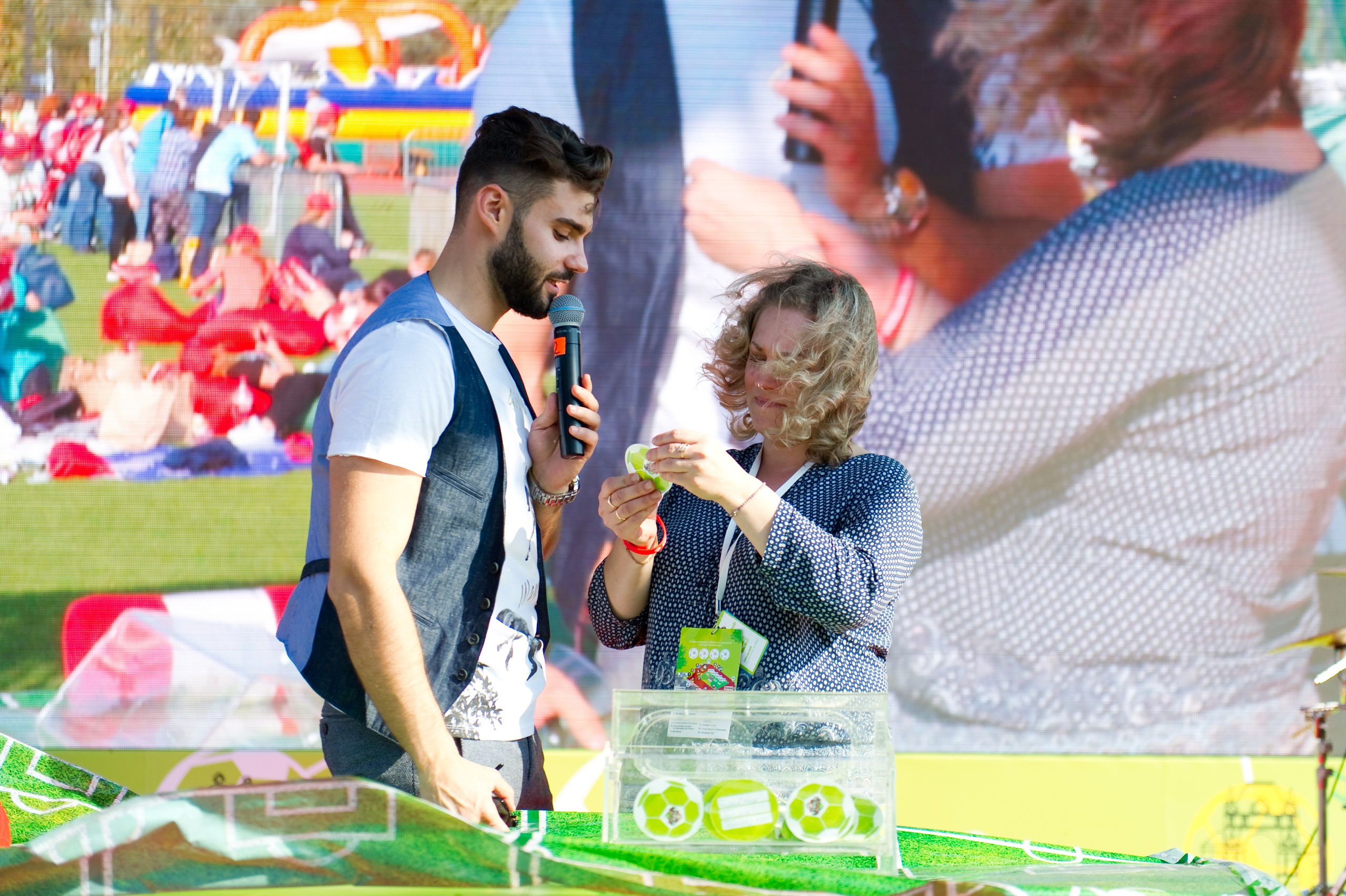 Турбофутбол (корпоративное соревнование «Пятерочки»). Репортажный фотограф и видеограф Слава Думчев. Тимбилдинги, отчетники, корпоративы