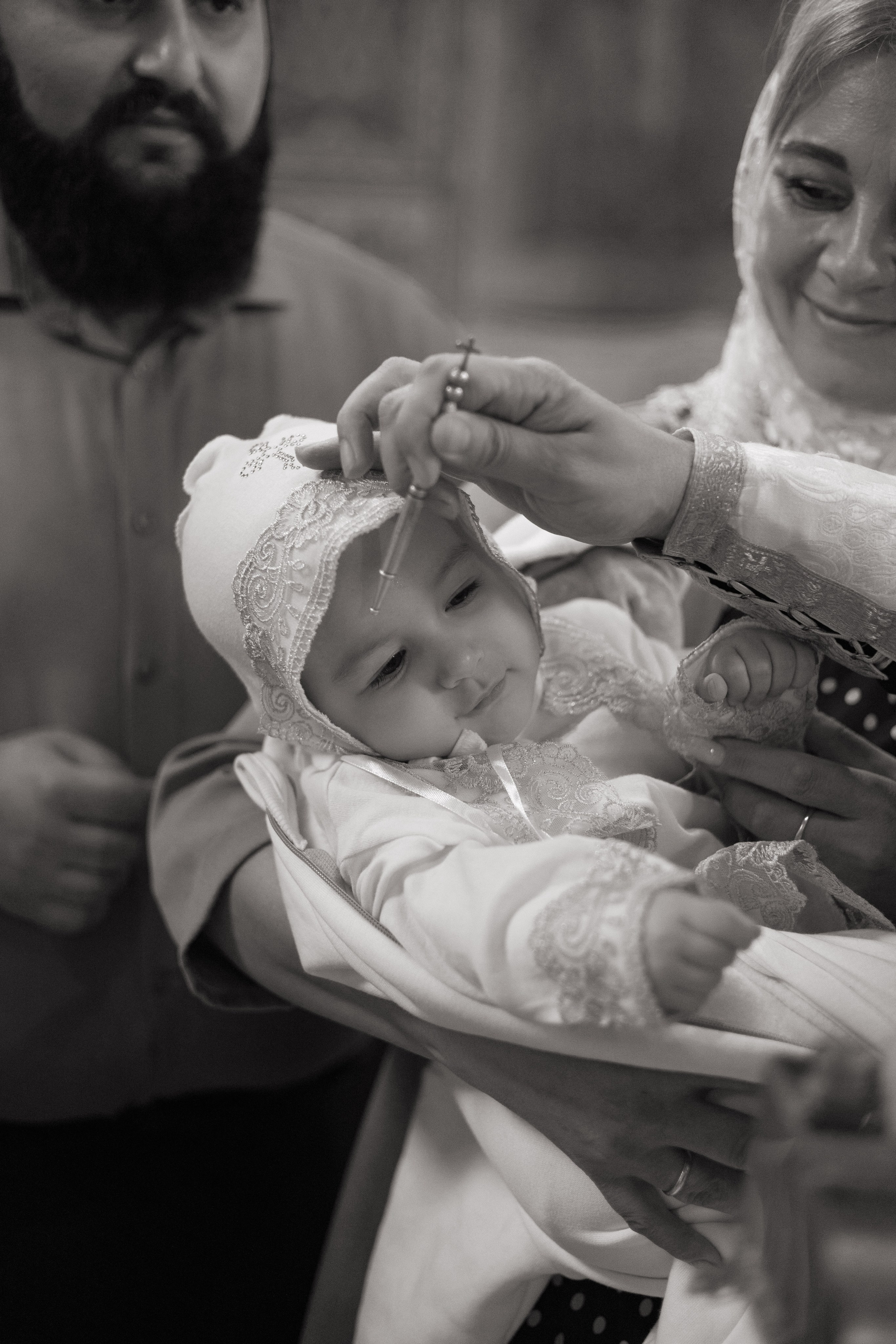 Крещение Миланы в церкви иконы Божией Матери / пасмурная погода. Анастасия Безуглова- свадебный фотограф в Таганроге