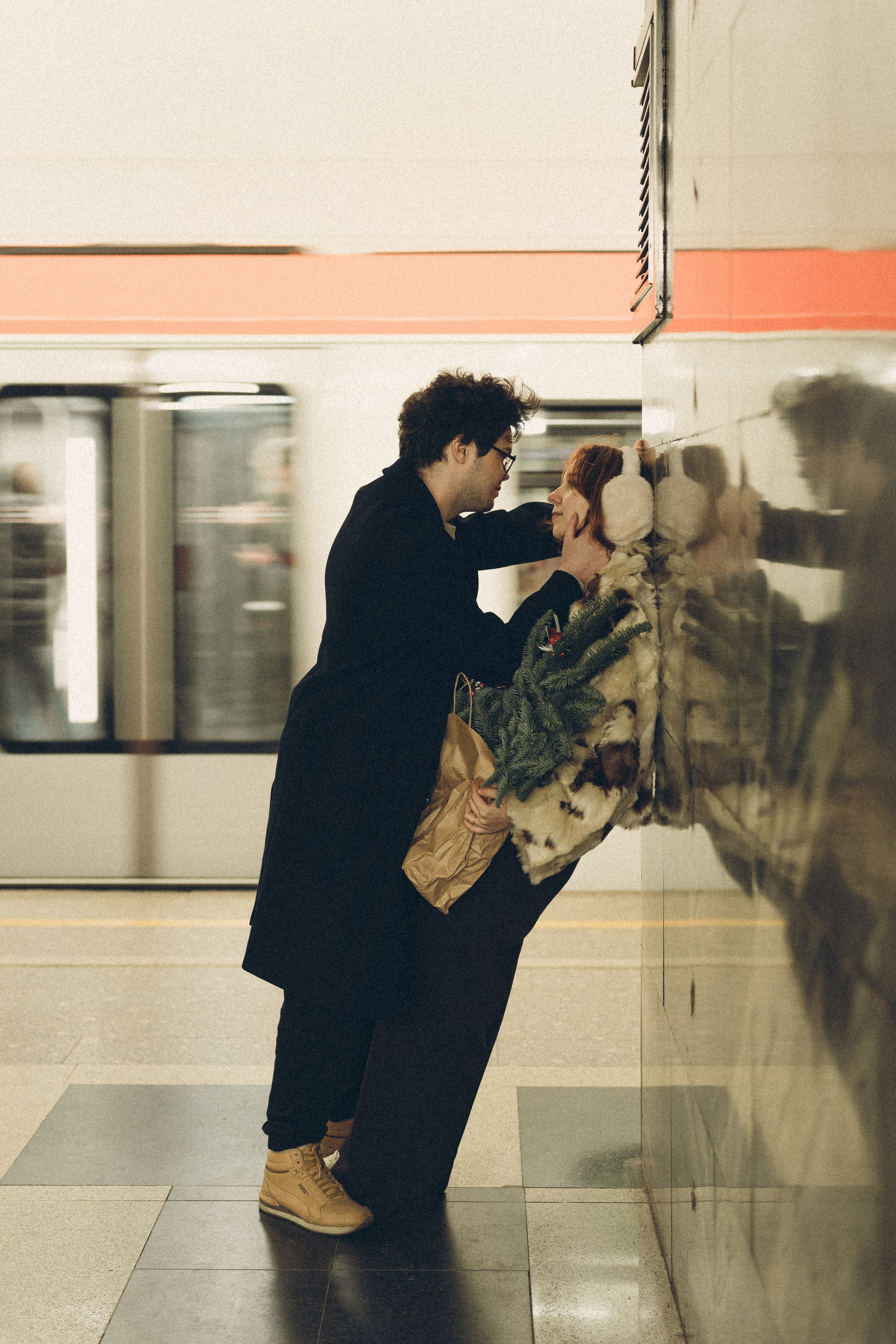 НОВОГОДНЯЯ ФОТОСЕСИИЯ ПАРЫ В МЕТРО ЛЮБОВЬ. Профессиональный фотограф, Санкт-Петербург — Виктория Богомолова