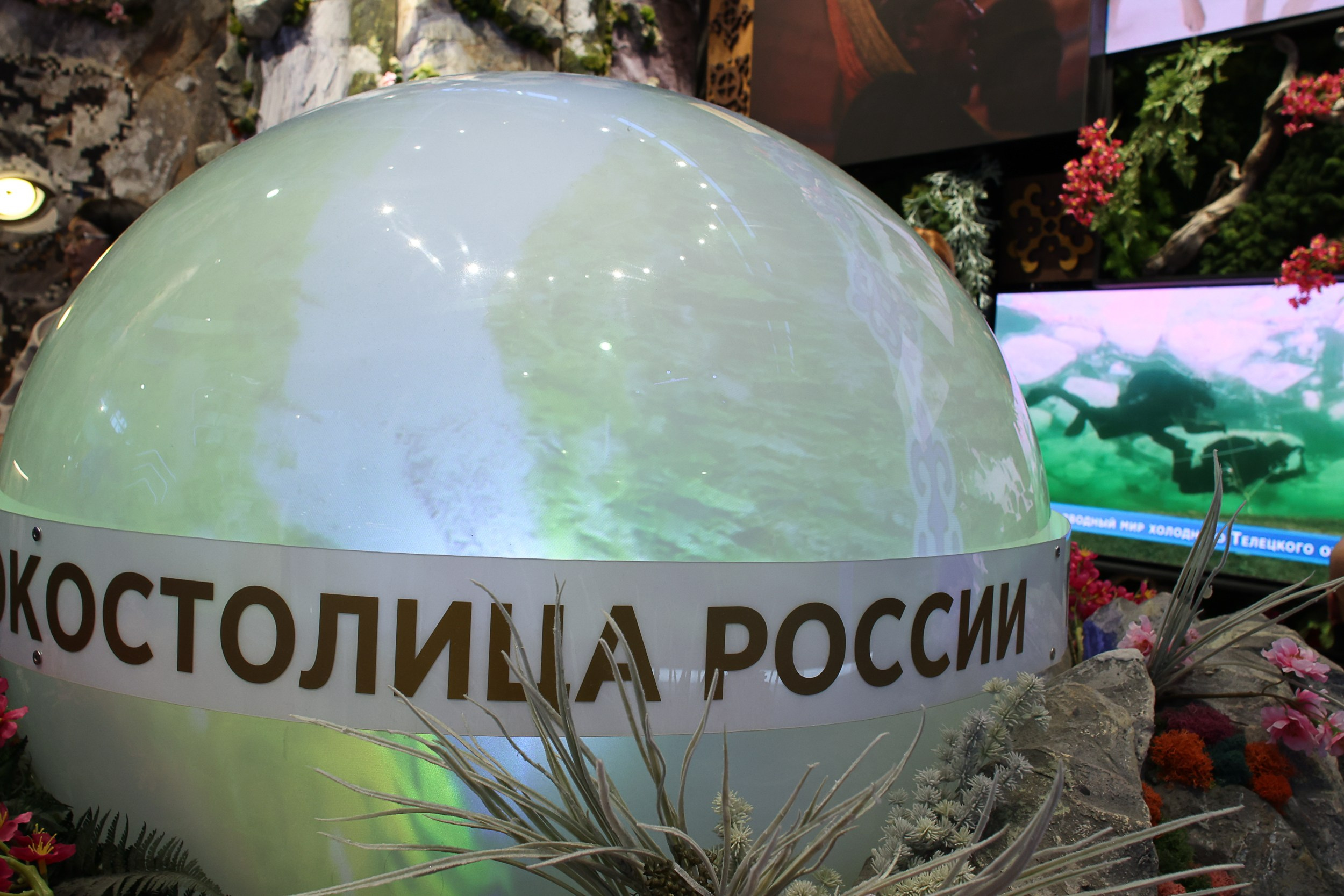 Выставка «Россия». Репортажный, архитектурный, театральный и файн-арт фотограф Лена Мельникова в Москве