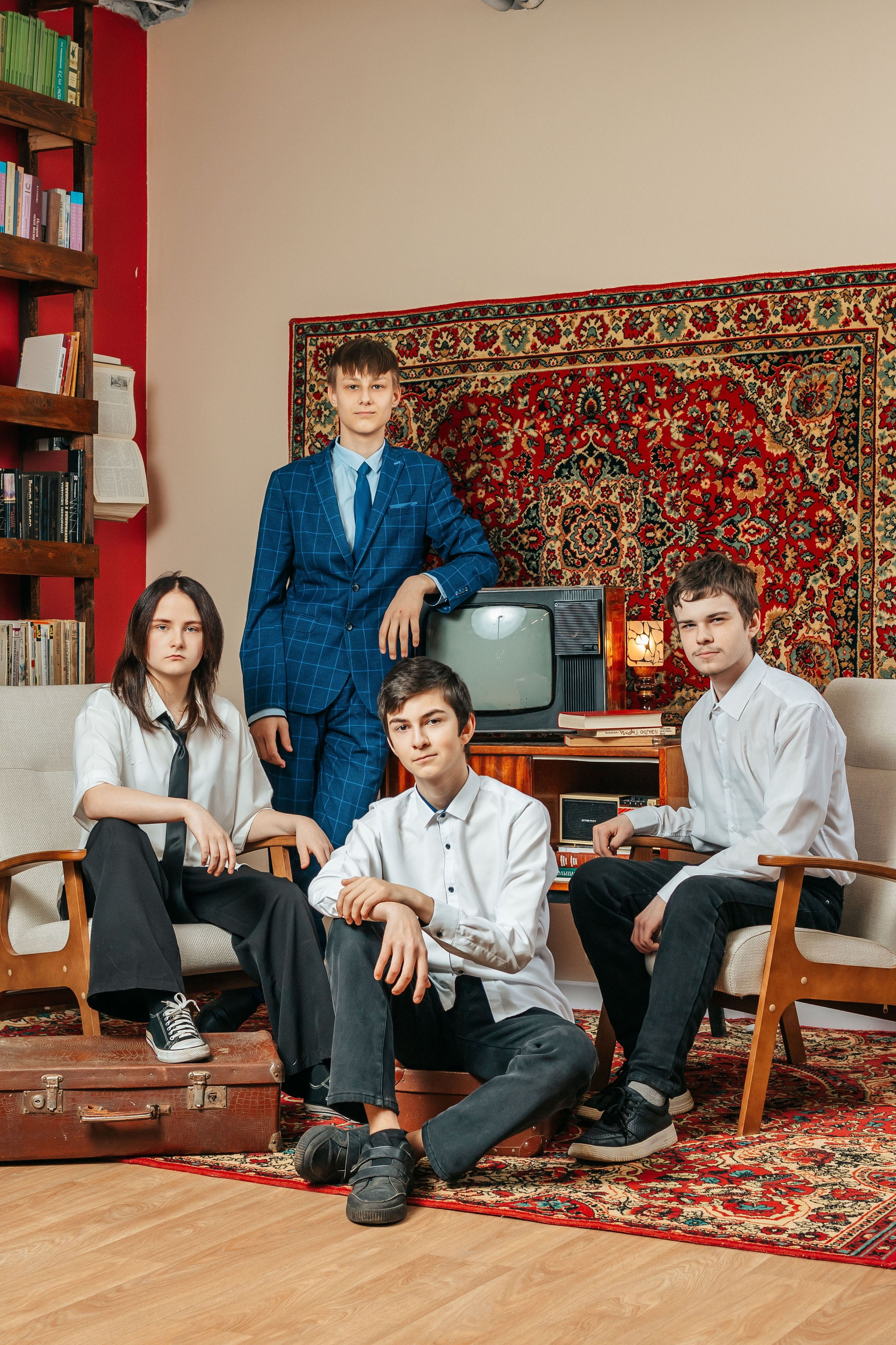 Студия школьной фотографии. Фотостудия выпускных альбомов в Твери. Студия школьной фотографии в Твери. Выпускные альбомы в Твери