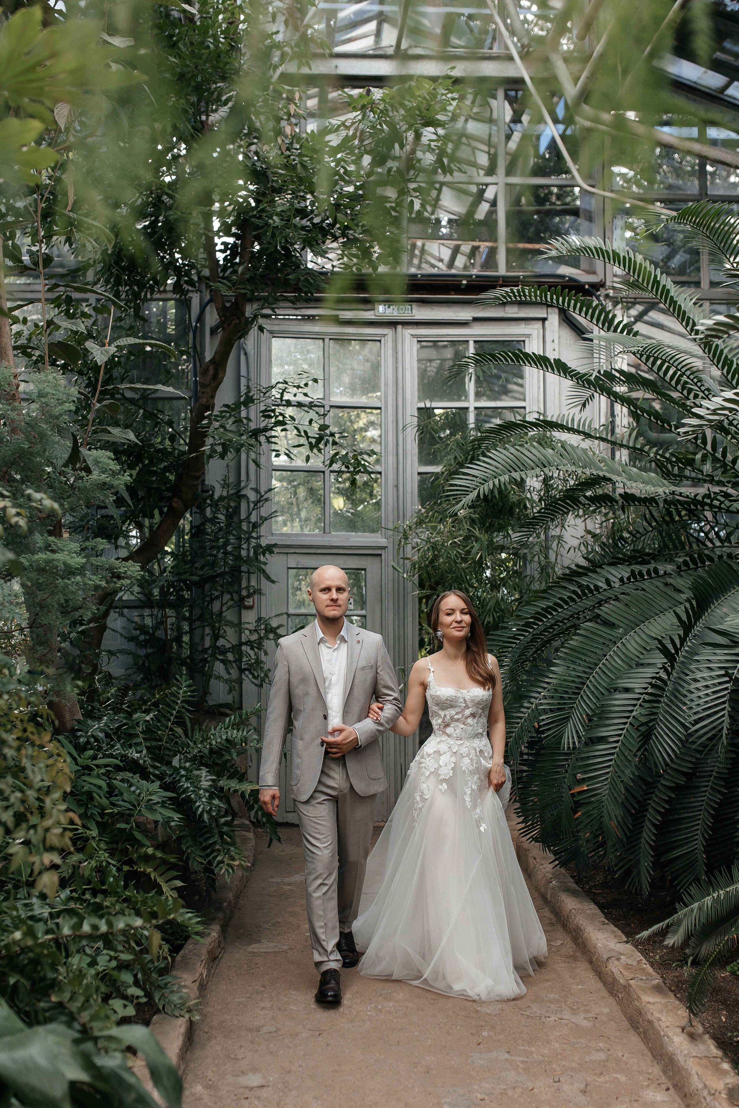 Свадебная фотосессия в Старой фондовой оранжерее Ботанического сада