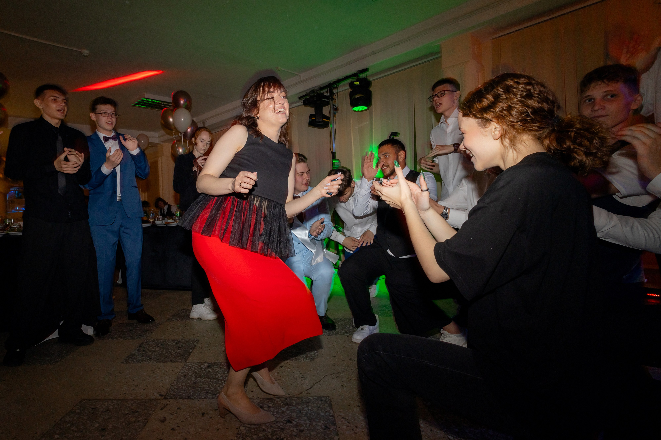 Школьный выпускной 2024 год в Соколе (Минск). Свадебный фотограф в Минске/Беларуси Сергей Спиридонов