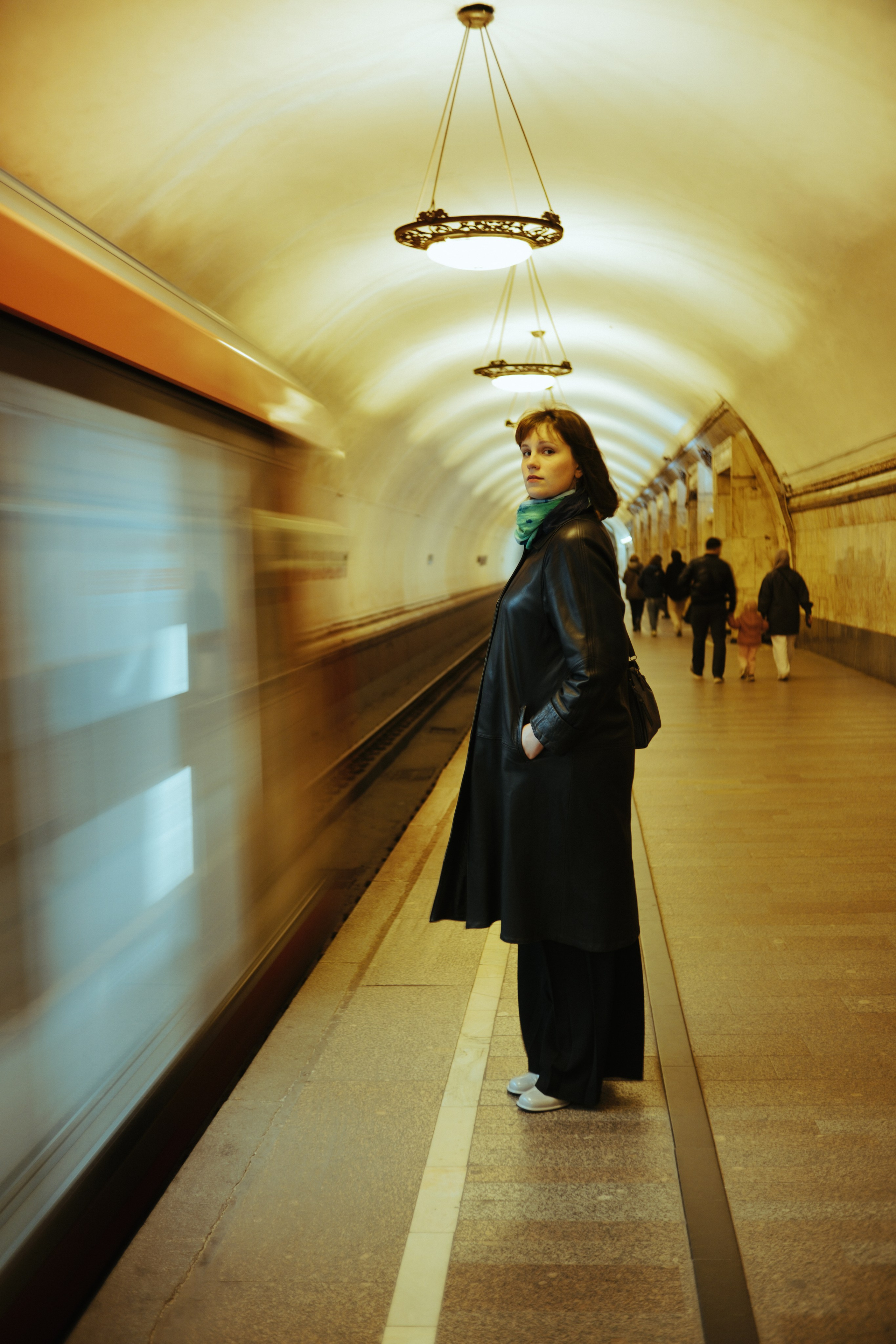 Портретная съемка в метро. Фотограф в Москве Полина Ефремова