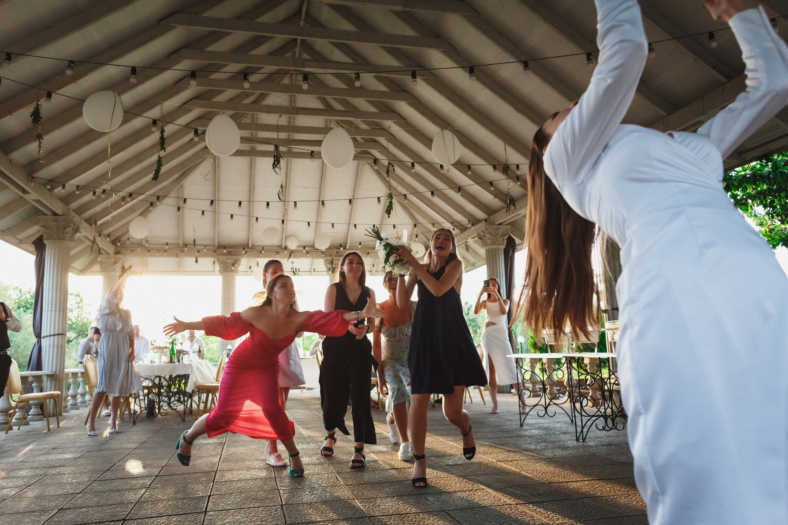 Свадебный фотограф Таганрог — фотосессия в центре города и банкет в коттедже «Виктория». Свадебный и семейный фотограф в Таганроге Бакарюк Антон