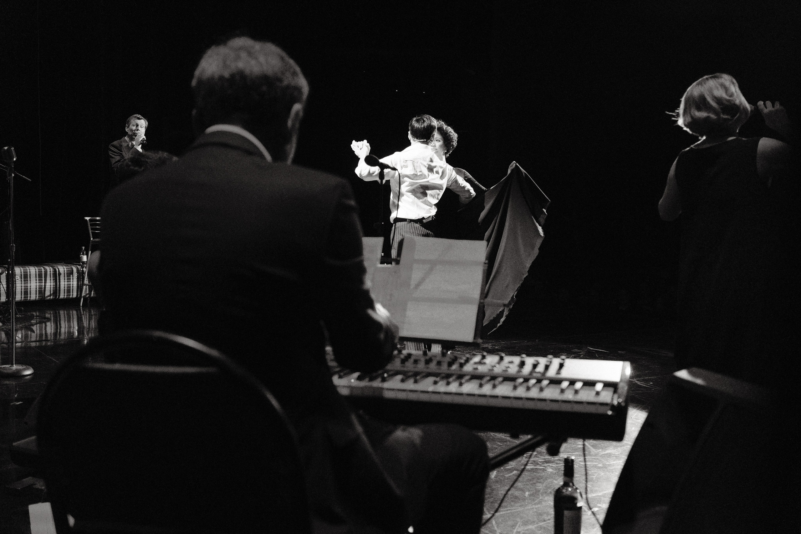 Фотосъёмка спектакля «Счастливые поют». Портретный и репортажный фотограф в Алматы Поваляев Дмитрий