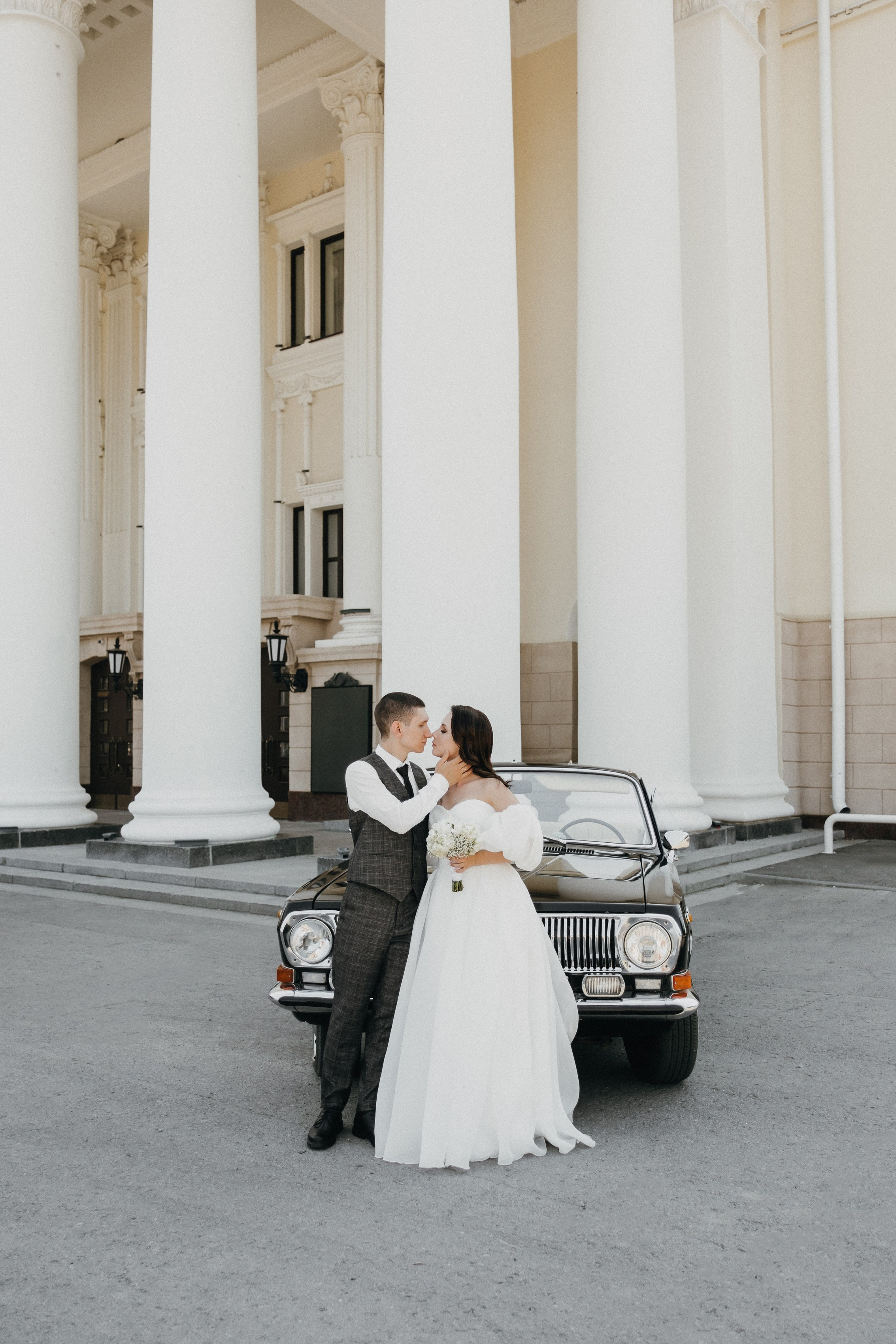 Свадебная съемка с машиной Волгоград. Свадебный и семейный фотограф в Волгограде Кристина Иванова
